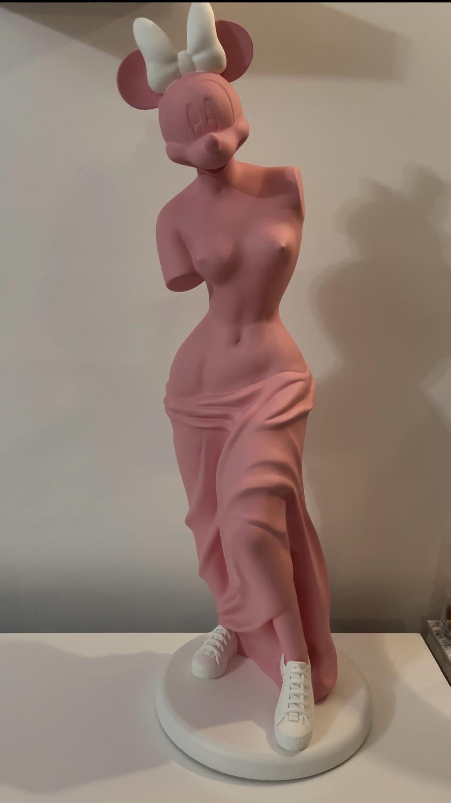 Anna Kara Figurative Sculpture - Minnie Mellow Pink
