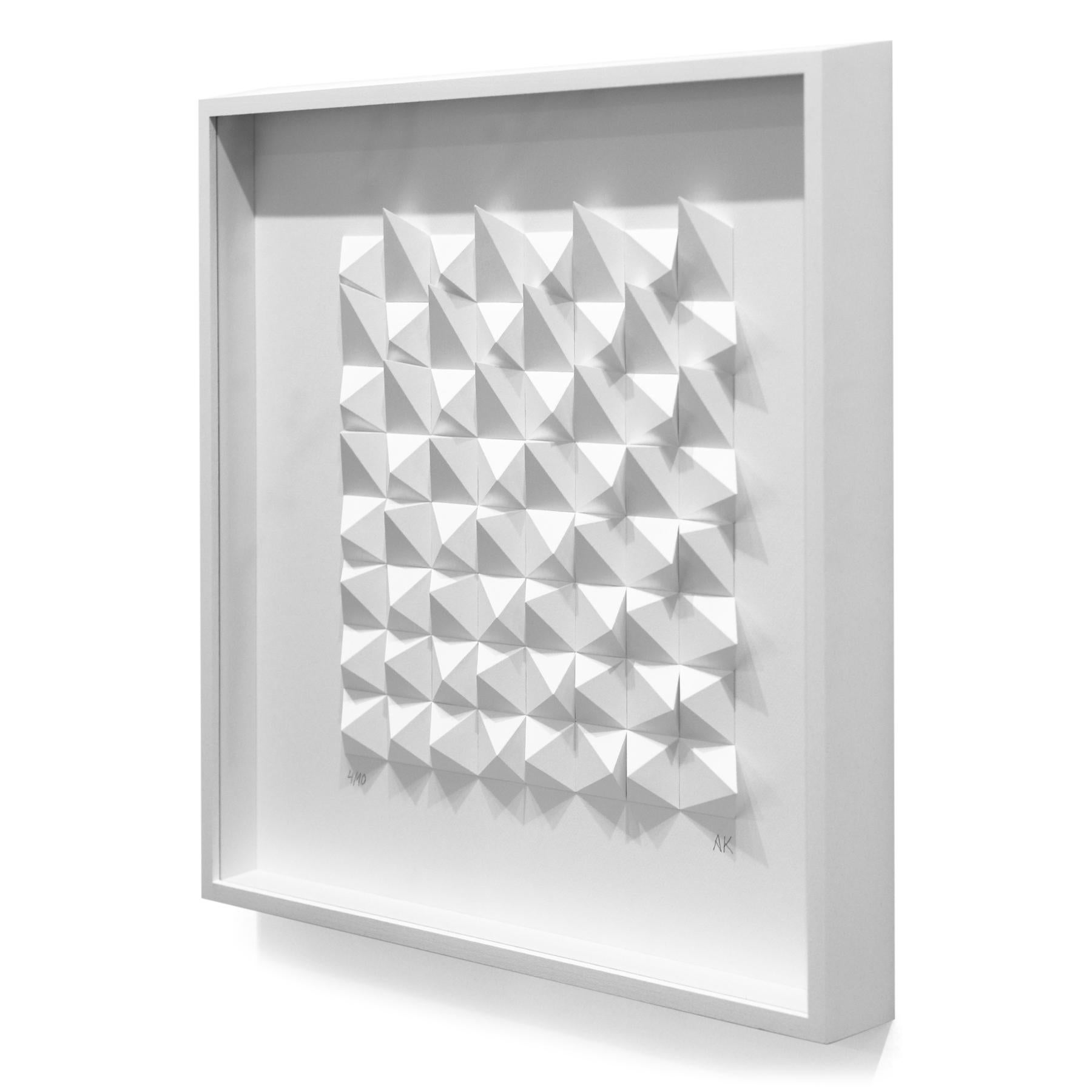 Untitled 47 - Arte di carta astratta monocromatica piegata a mano in 3D in vendita 1