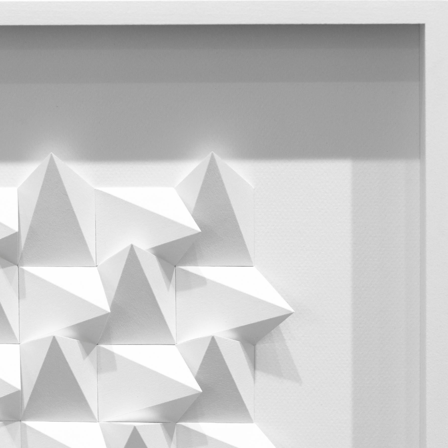 Untitled 47 - Arte di carta astratta monocromatica piegata a mano in 3D in vendita 4