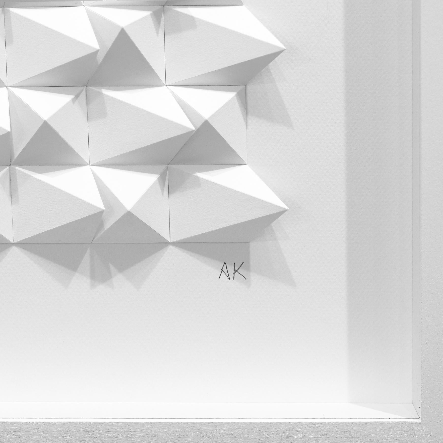Untitled 47 - Arte di carta astratta monocromatica piegata a mano in 3D in vendita 5