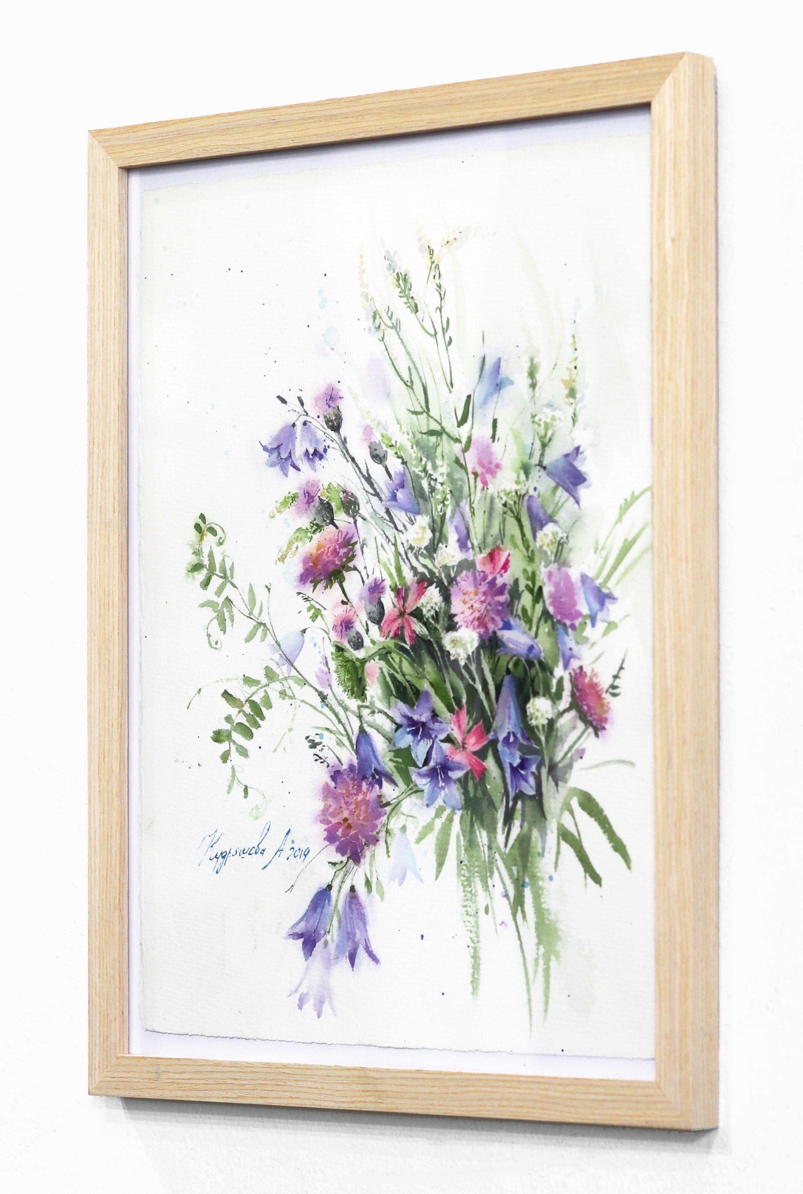 Bouquet di fiori selvatici - Natura morta rosa e viola - Quadro incorniciato ad acquerello - Still-Life Painting Grigio di Anna Kudriashova