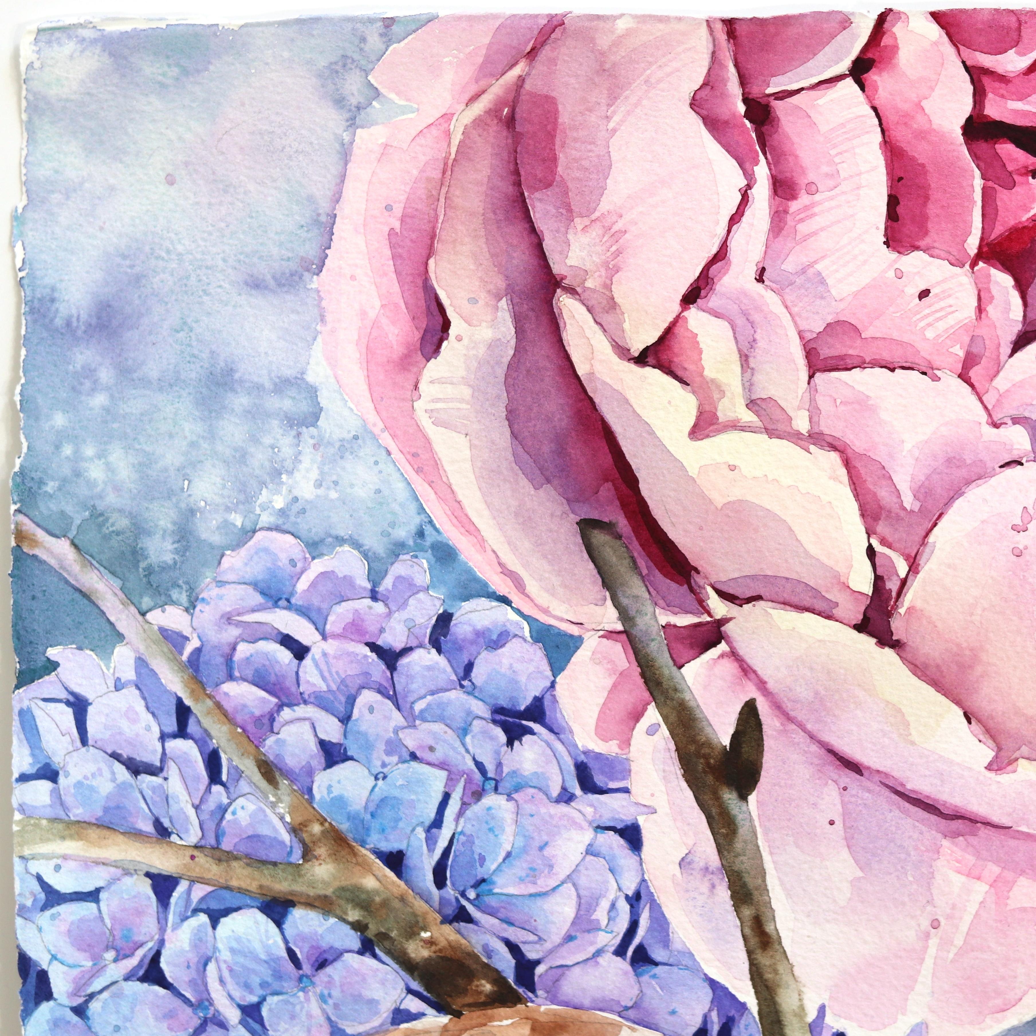 Zwei Eulen - Rosa Lila Pastell Pfingstrose Vogel Aquarellgemälde – Painting von Anna Kudriashova