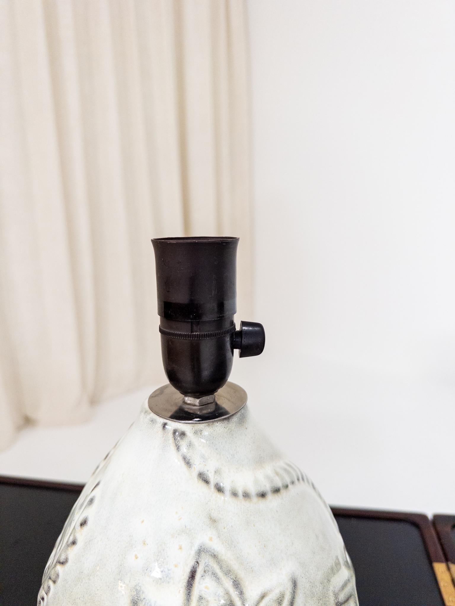 Anna-Lisa Thomson Lámpara de sobremesa de cerámica, Gefle Suecia, años 40-50 Sueco en venta