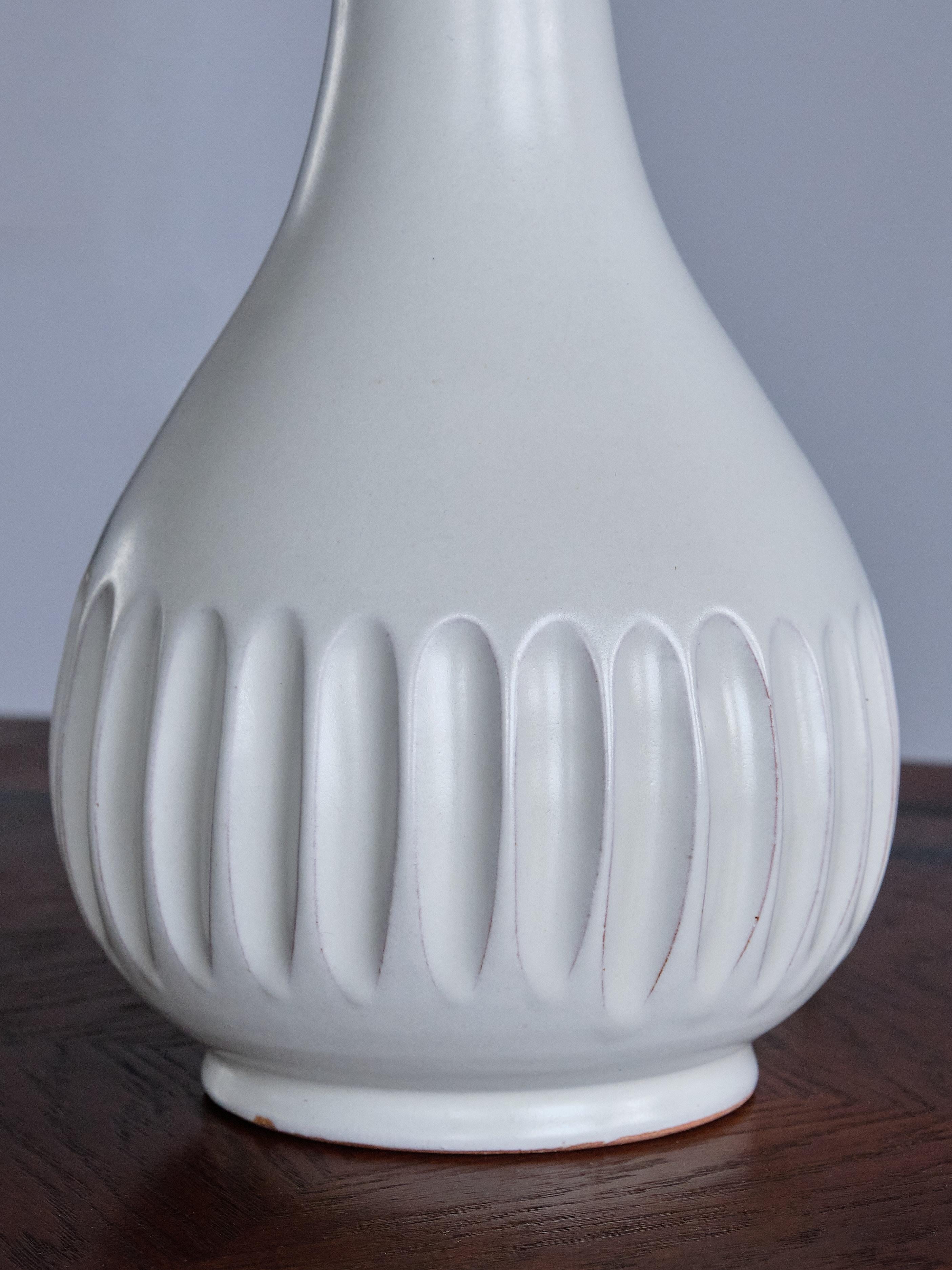 Anna-Lisa Thomson Ceramic Table Lamp, Upsala-Ekeby, Swedish Modern, 1940s In Good Condition For Sale In The Hague, NL