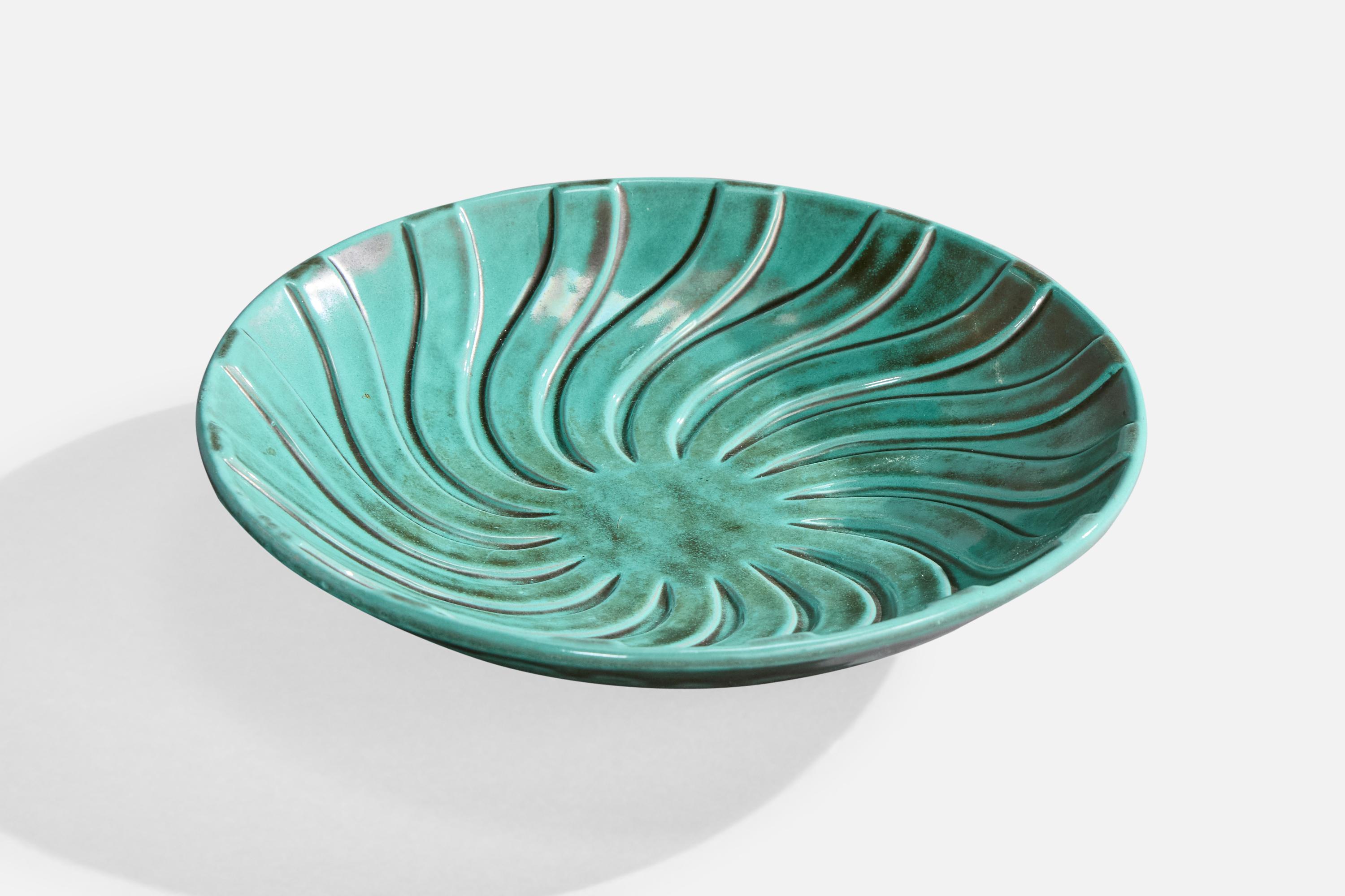Grün glasierte Schale, entworfen von Anna-Lisa Thomson und hergestellt von Upsala Ekeby, Schweden, ca. 1930er Jahre.

Gesamtabmessungen (Zoll): 2,0 