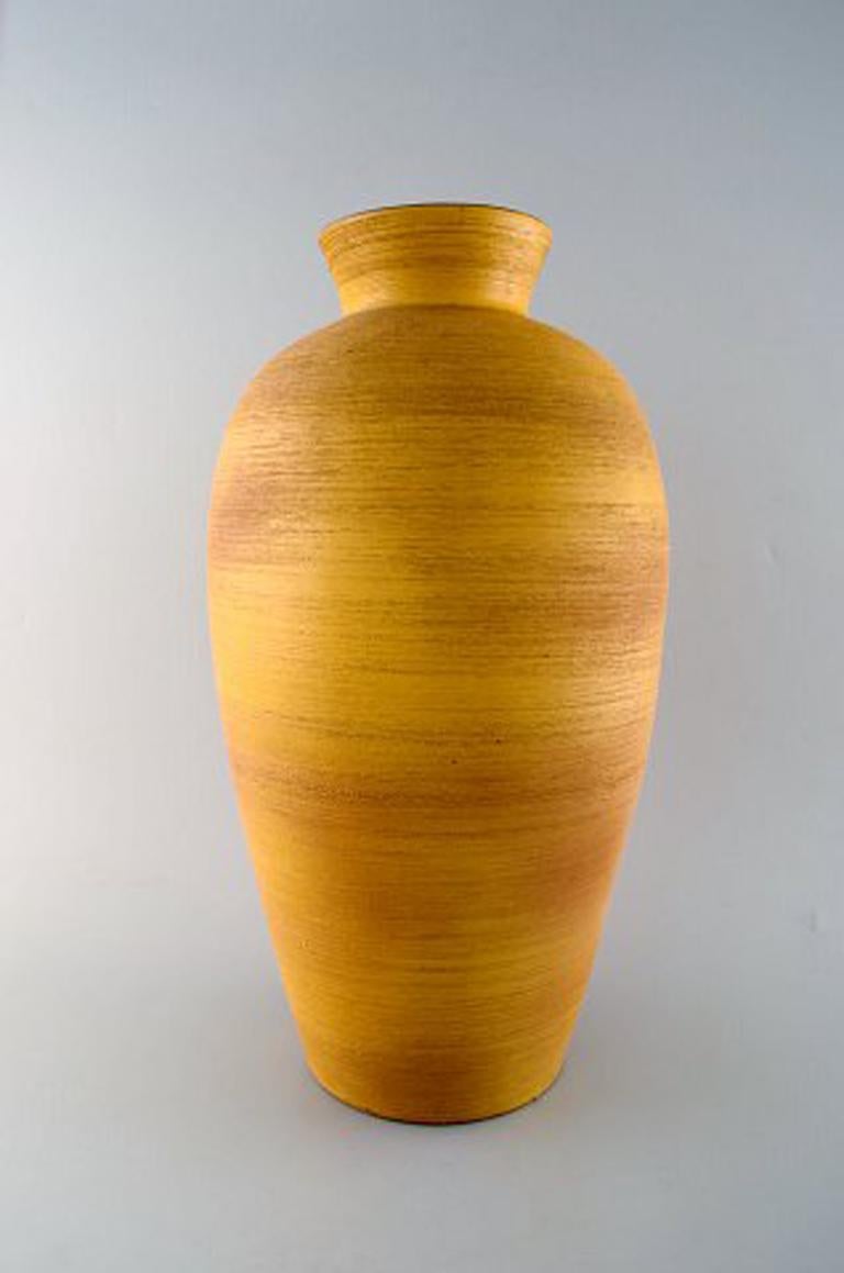 Anna-Lisa Thomson for Upsala-Ekeby ceramic floor vase.
Sweden, mid-20th century.
In perfect condition.
Measures 45 x 25 cm.
Stamped.