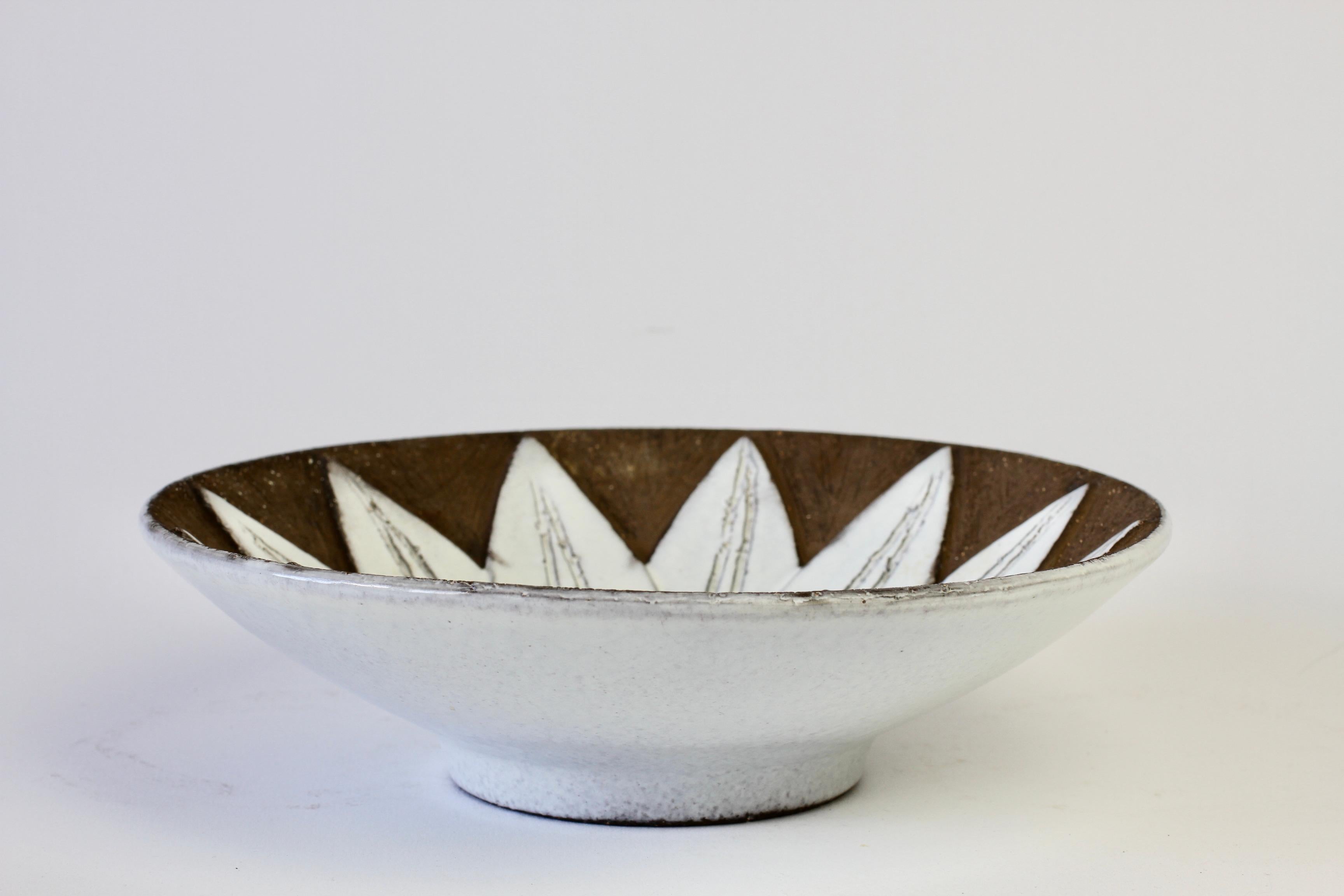 Clay Anna Lisa Thomson for Upsala Ekeby Swedish Pottery Bowl or Dish, circa 1950s For Sale