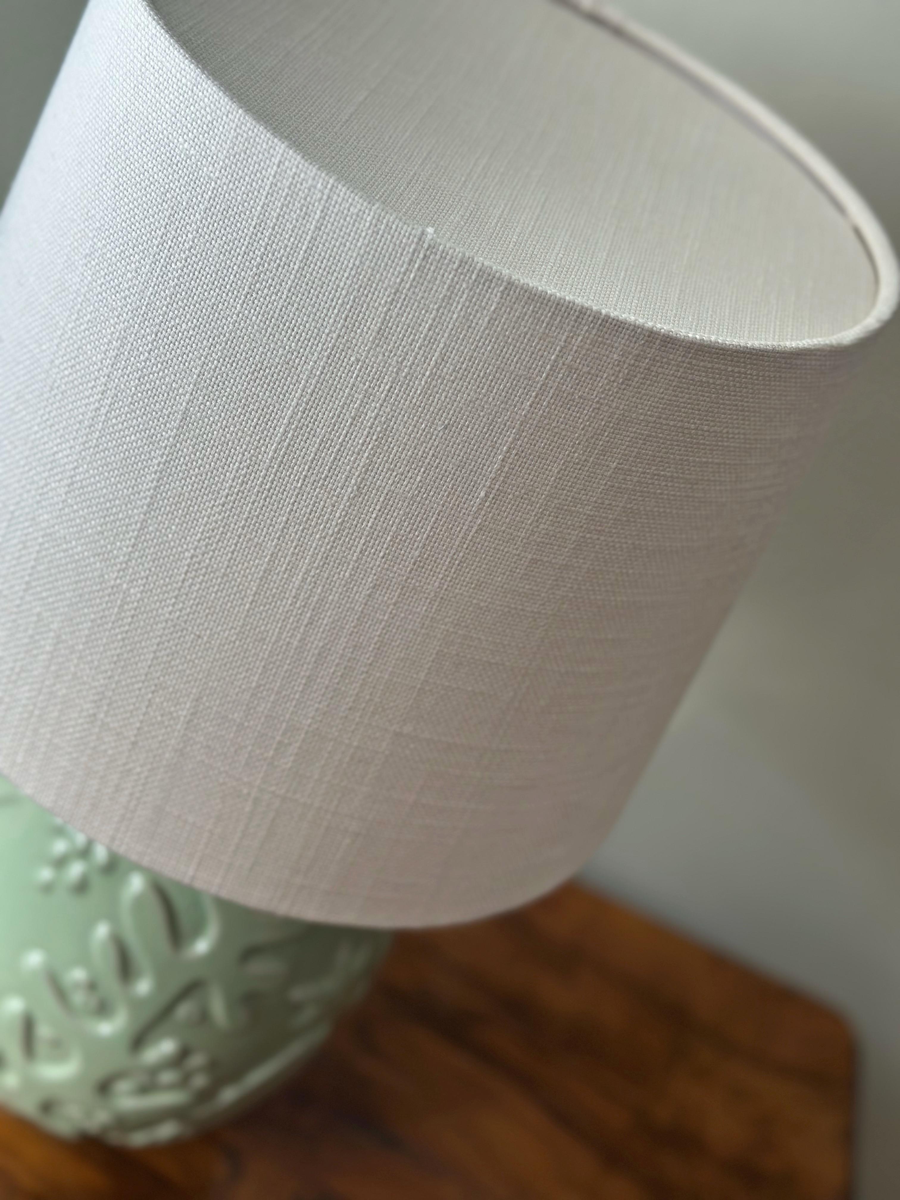 Svedese Lampada da tavolo in ceramica smaltata di Anna-Lisa Thomson di Upsala Ekeby, Svezia, anni '40. in vendita