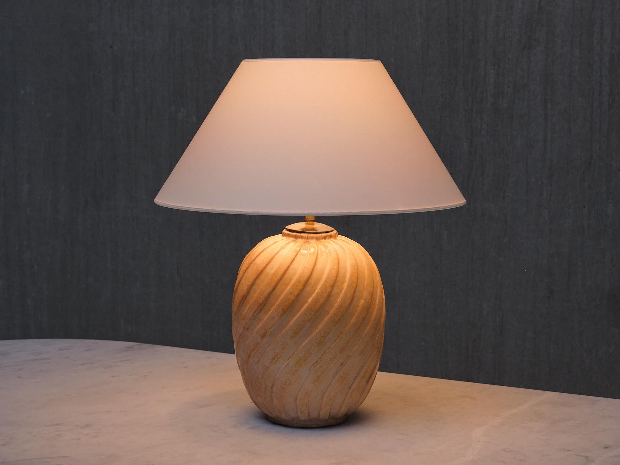 Anna-Lisa Thomson, glasierte Keramik-Tischlampe, Upsala Ekeby, Schweden, 1940er Jahre (Stoff)