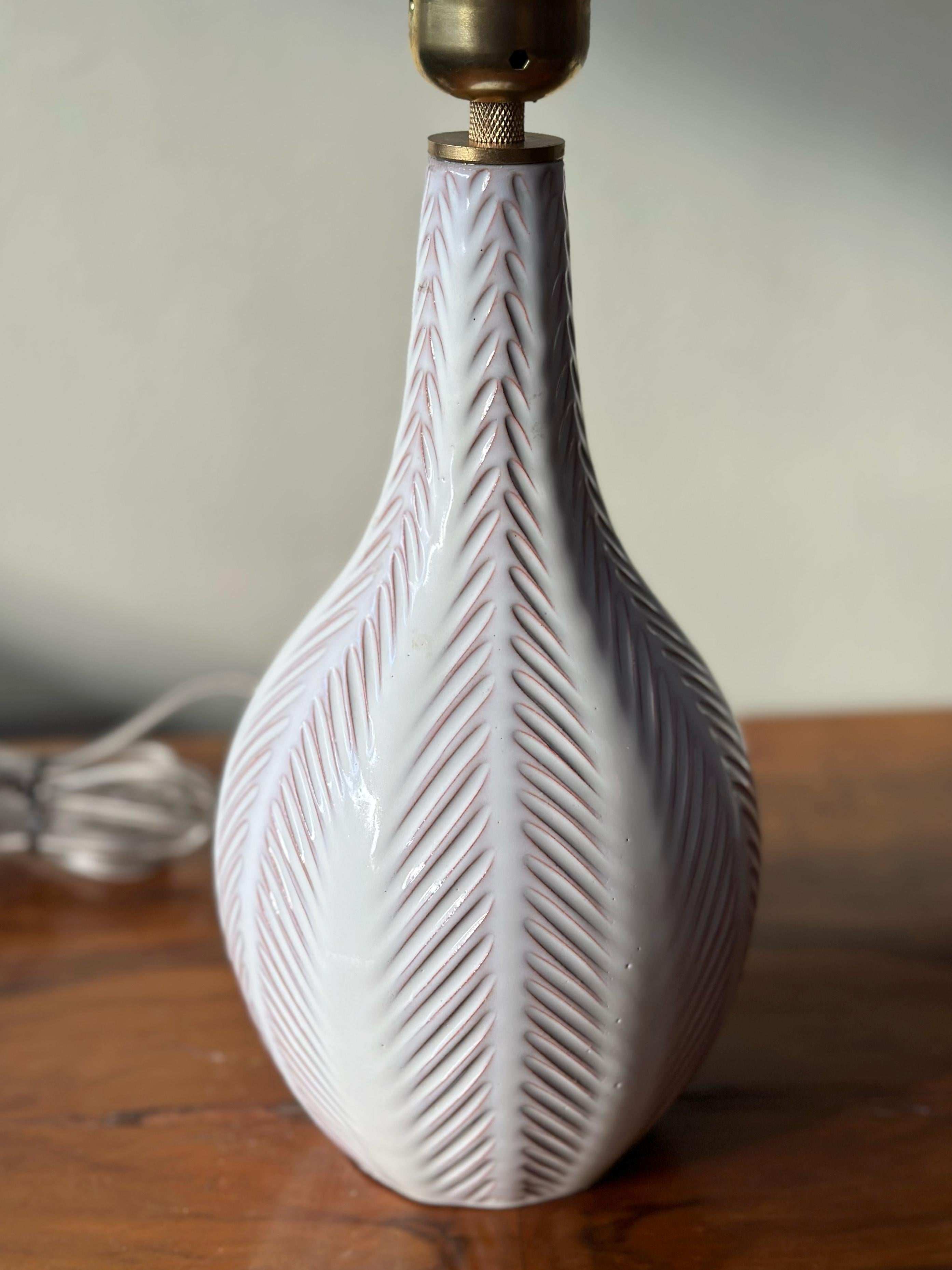 Milieu du XXe siècle Lampe de table en céramique émaillée Anna-Lisa Thomson par Upsala Ekeby, Suède, années 1940 en vente