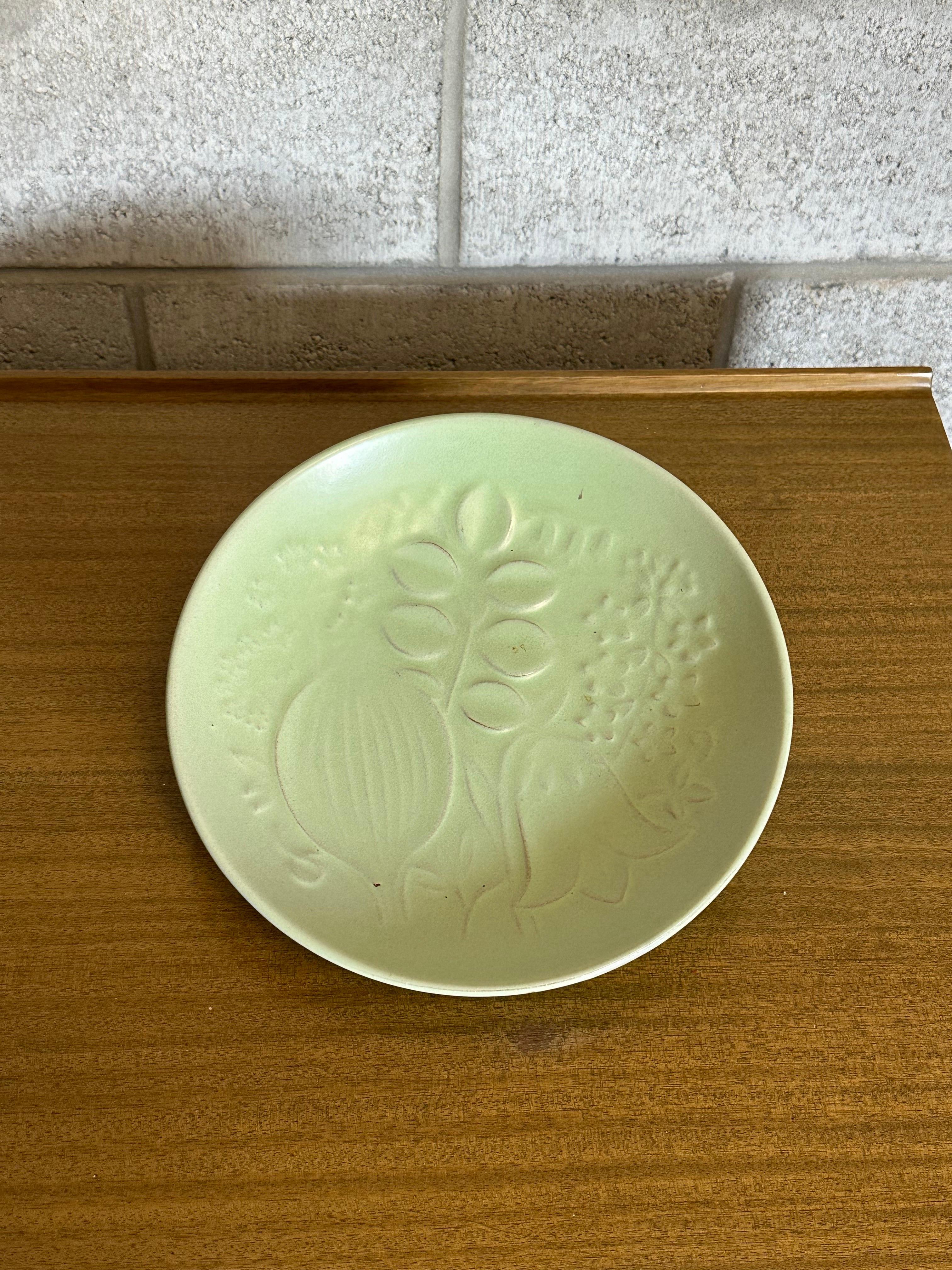 Anna Lisa Thomson Large Plate or Low Bowl In Good Condition For Sale In St.Petersburg, FL