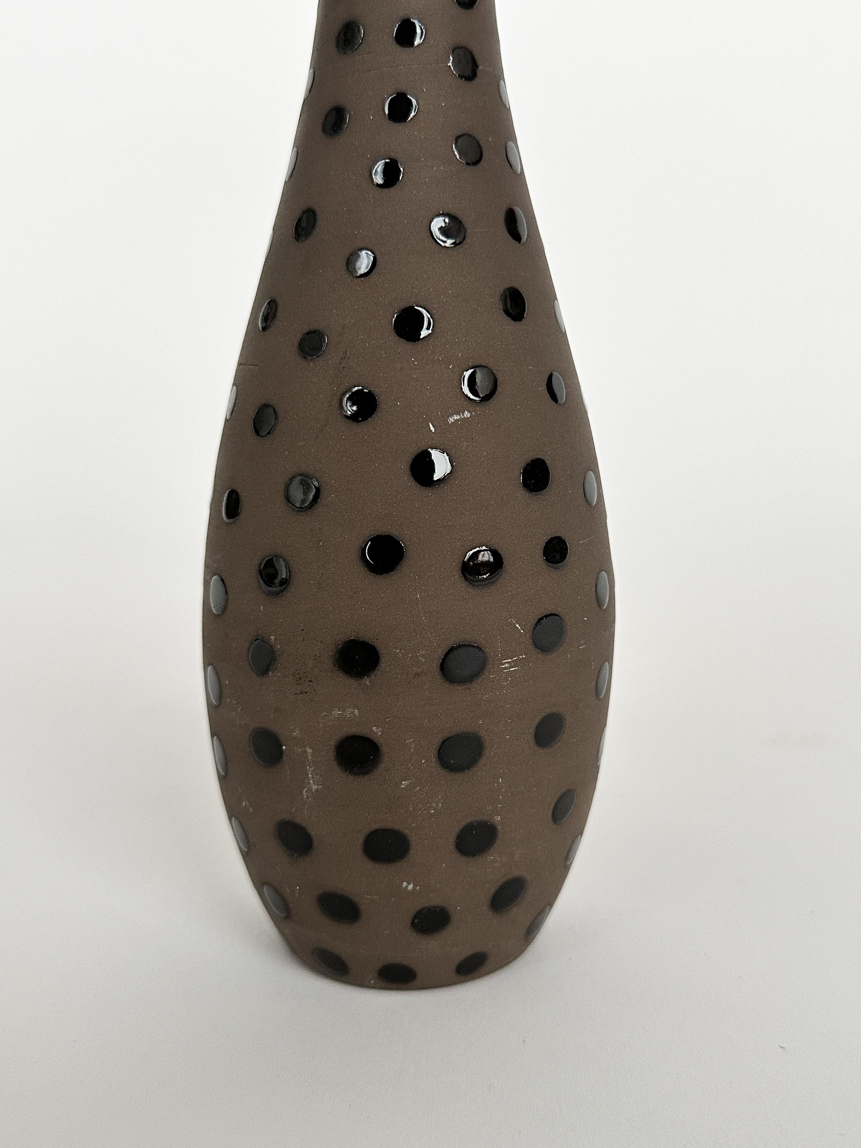 Anna Lisa Thomson Marina Vase Upsala Ekeby Anemone 1950s Polka Dots In Good Condition For Sale In Basel, BS