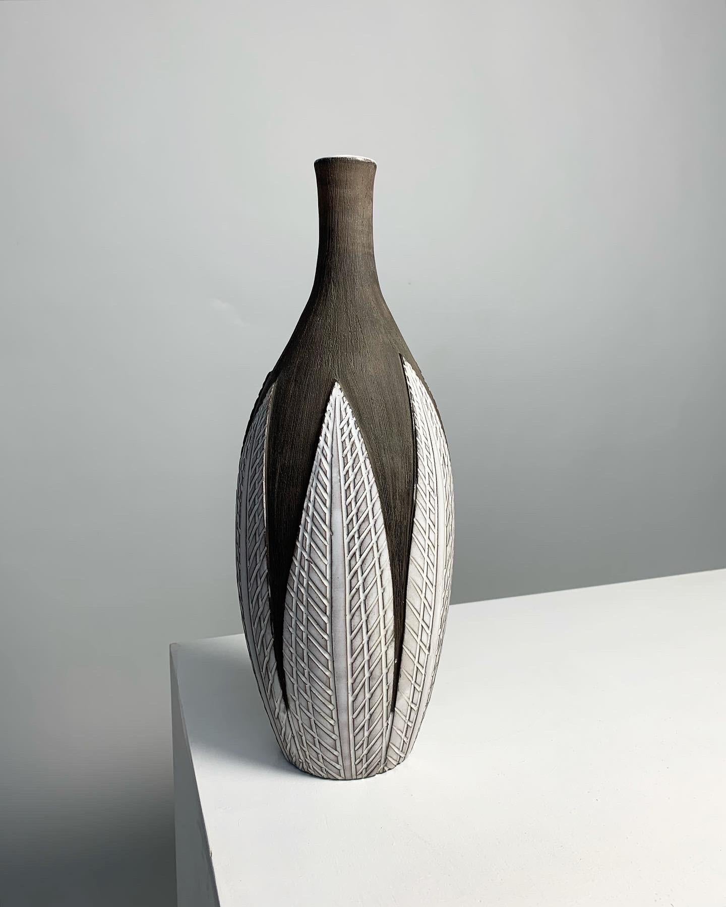 Mid-Century Modern Anna-Lisa Thomson Paprika Vase Stoneware Relief Upsala Ekeby 1950s For Sale