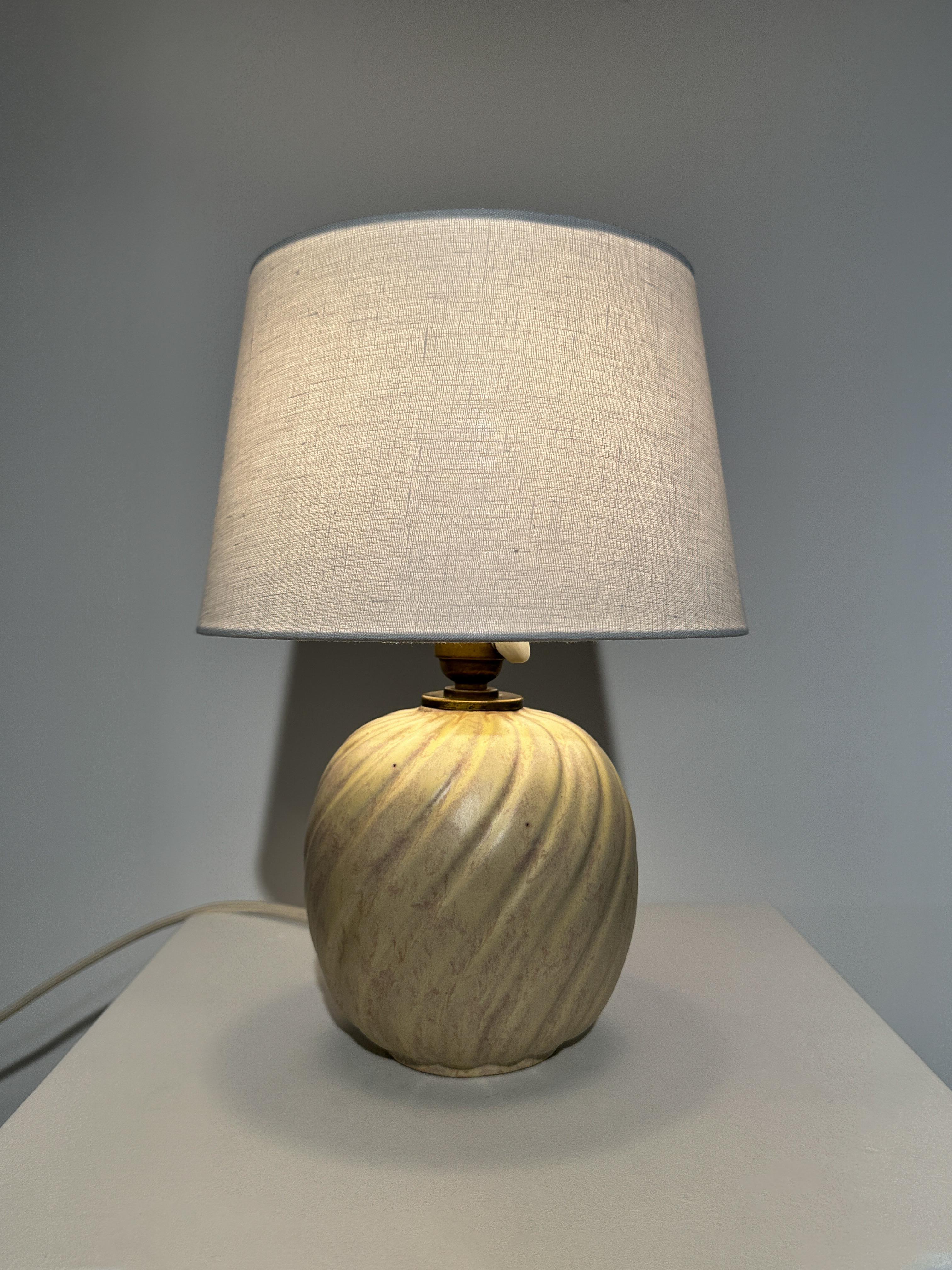 Anna Lisa Thomson Tischlampe Ekeby Keramik Schweden 1930er Jahre Wirbelglasur im Zustand „Gut“ im Angebot in Basel, BS