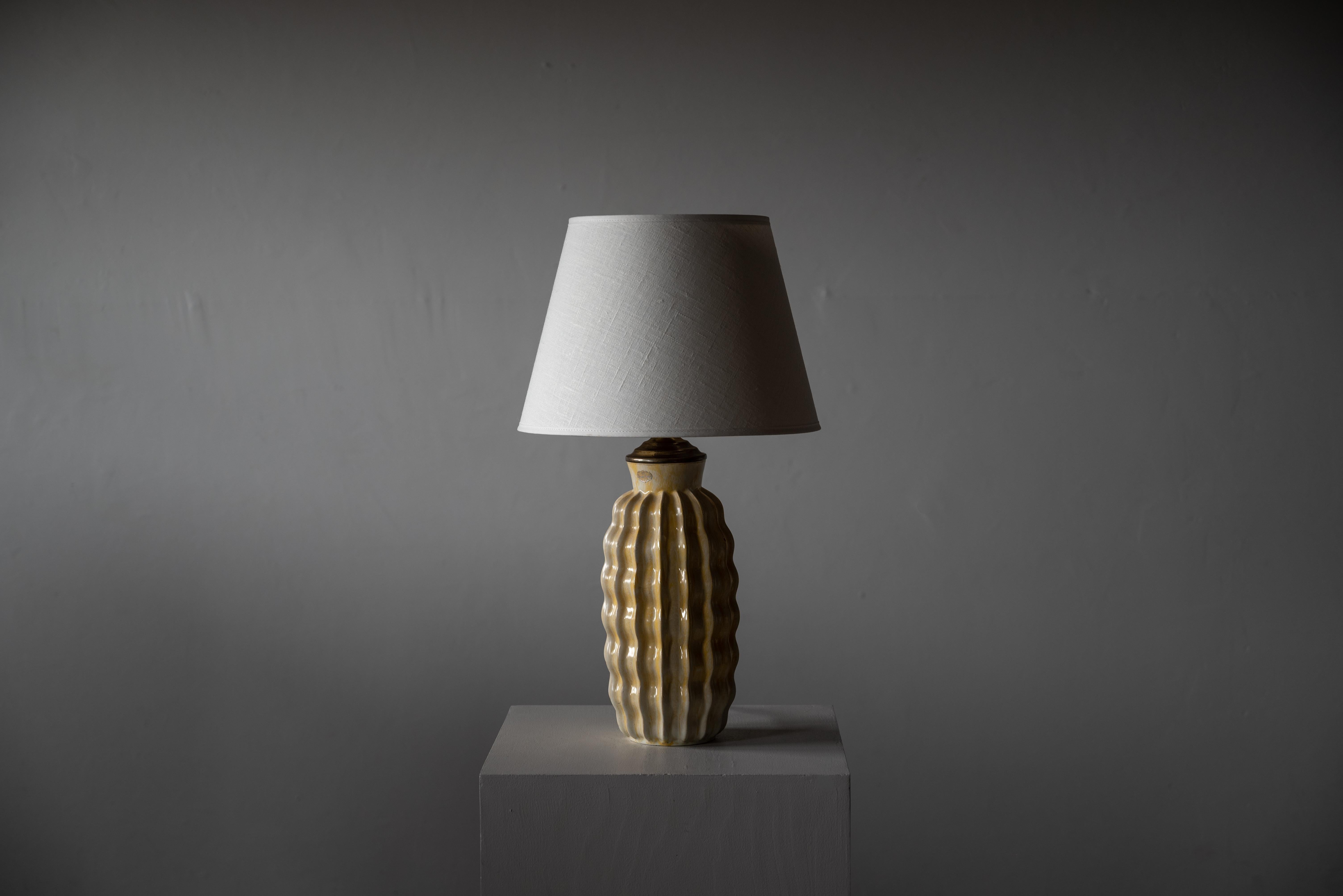 An early modernist table lamp. Designed by Anna-Lisa Thomson, for Upsala-Ekeby, Sweden, 1940s. Signed.

Sold without lampshade. Dimensions exclude lampshade. Height includes harp. 

Other designers of the period include Ettore Sottsass, Carl