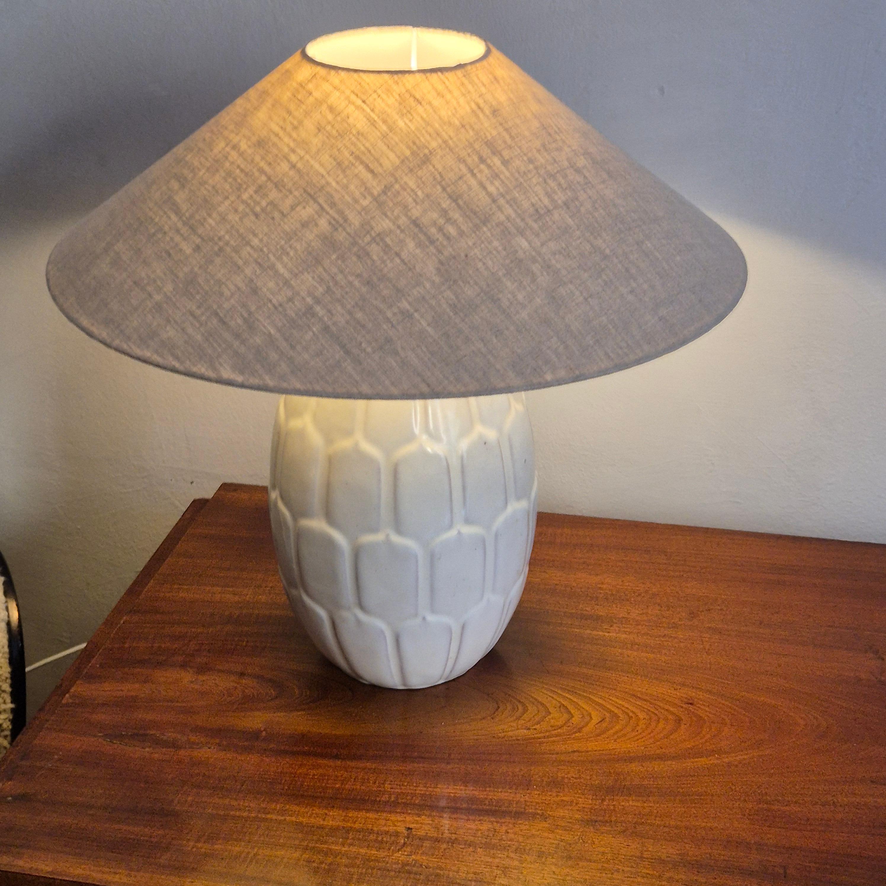 Anna-Lisa Thomson, Lámpara de sobremesa de loza vidriada, estilo moderno sueco, mediados del siglo XIX. Escandinavo moderno en venta