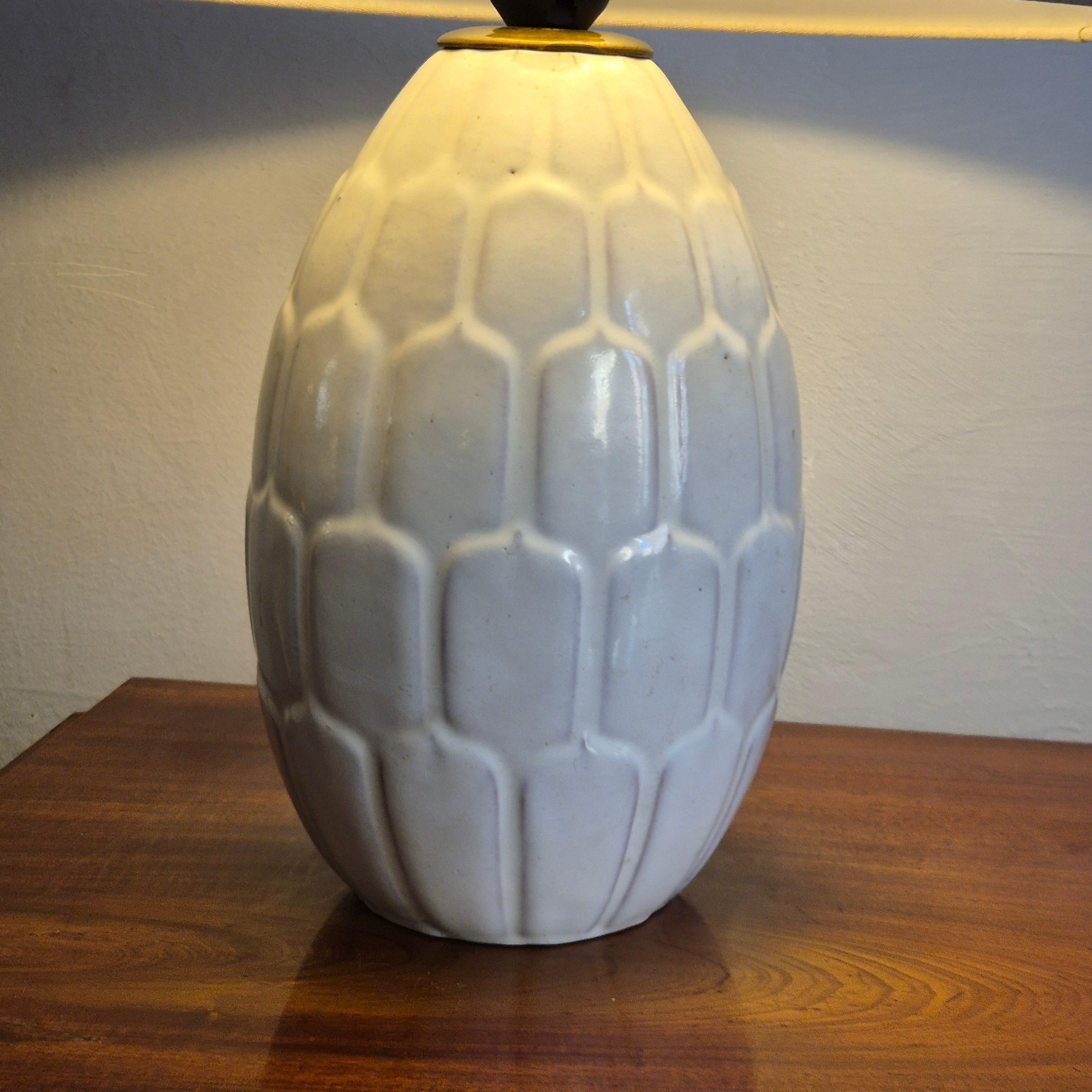 Anna-Lisa Thomson, Lámpara de sobremesa de loza vidriada, estilo moderno sueco, mediados del siglo XIX. Sueco en venta