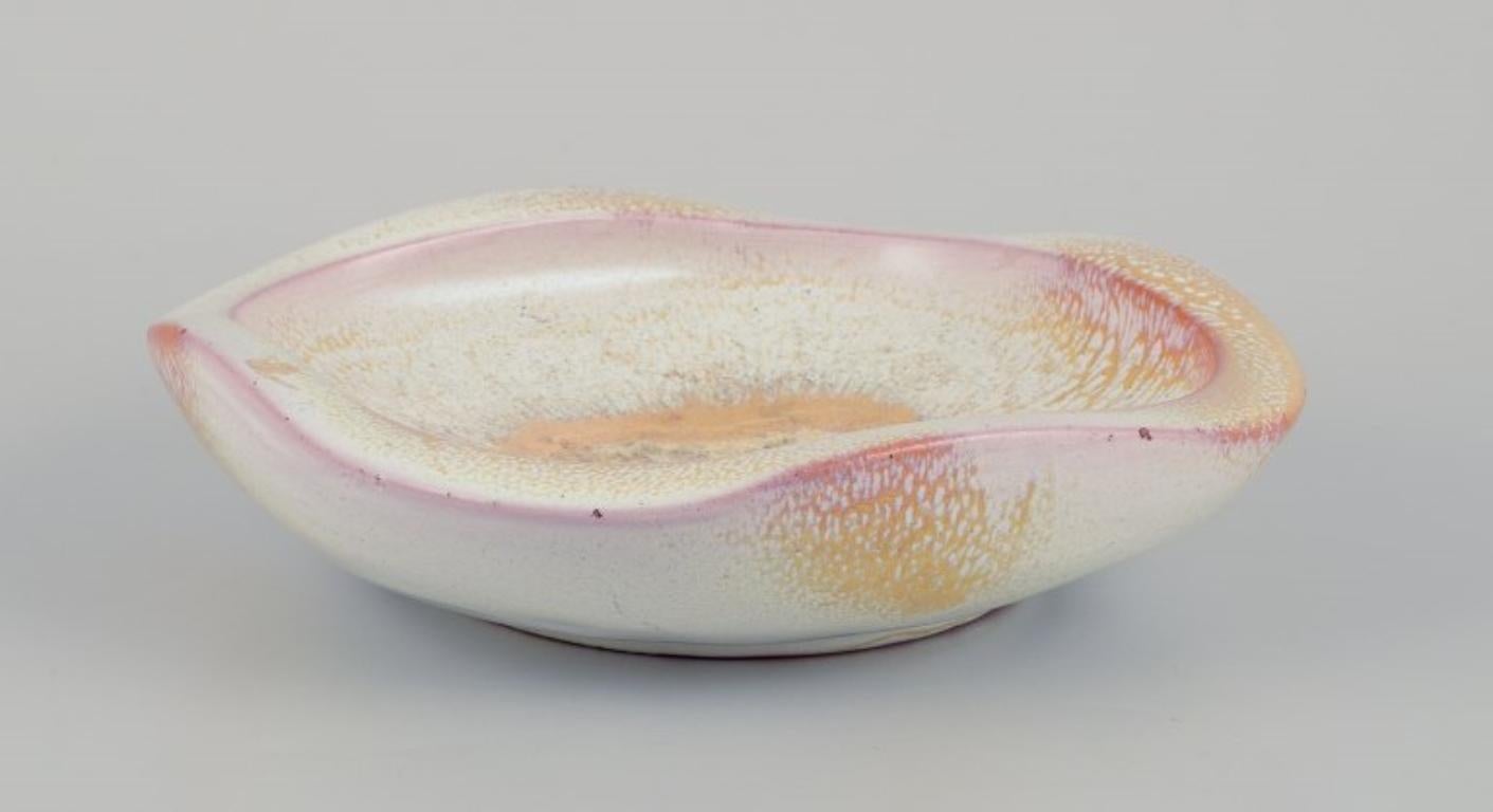 Anna-Lisa Thomson (1905-1952) for Upsala Ekeby, Sweden. 
Low ceramic bowl with yellow and sand-colored glaze.
Ca. 1960.
Marked.
In good condition with minor signs of use.
Dimensions: Diameter 17.0 cm x Height 4.4 cm.

Anna-Lisa Thomson is one of the