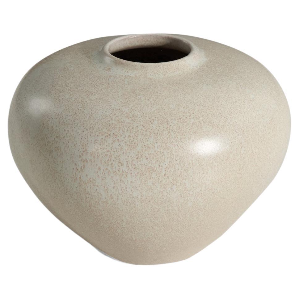 Anna-Lisa Thomson, Vase, Beige-Glazed Ceramic, Upsala-Ekeby, Sweden, 1940s