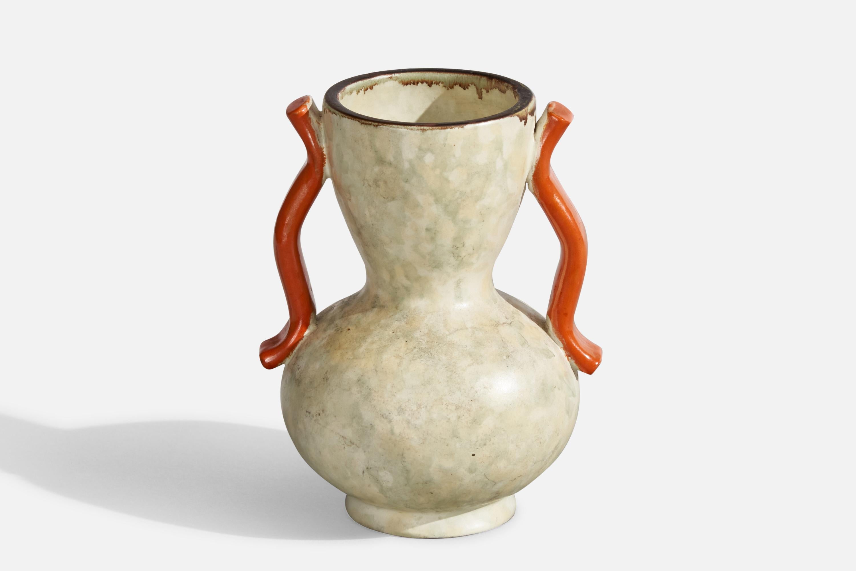 Vaso in terracotta smaltata bianca e arancione disegnato da Anna-Lisa Thomson e prodotto da Upsala Ekeby, Svezia, anni '30.
