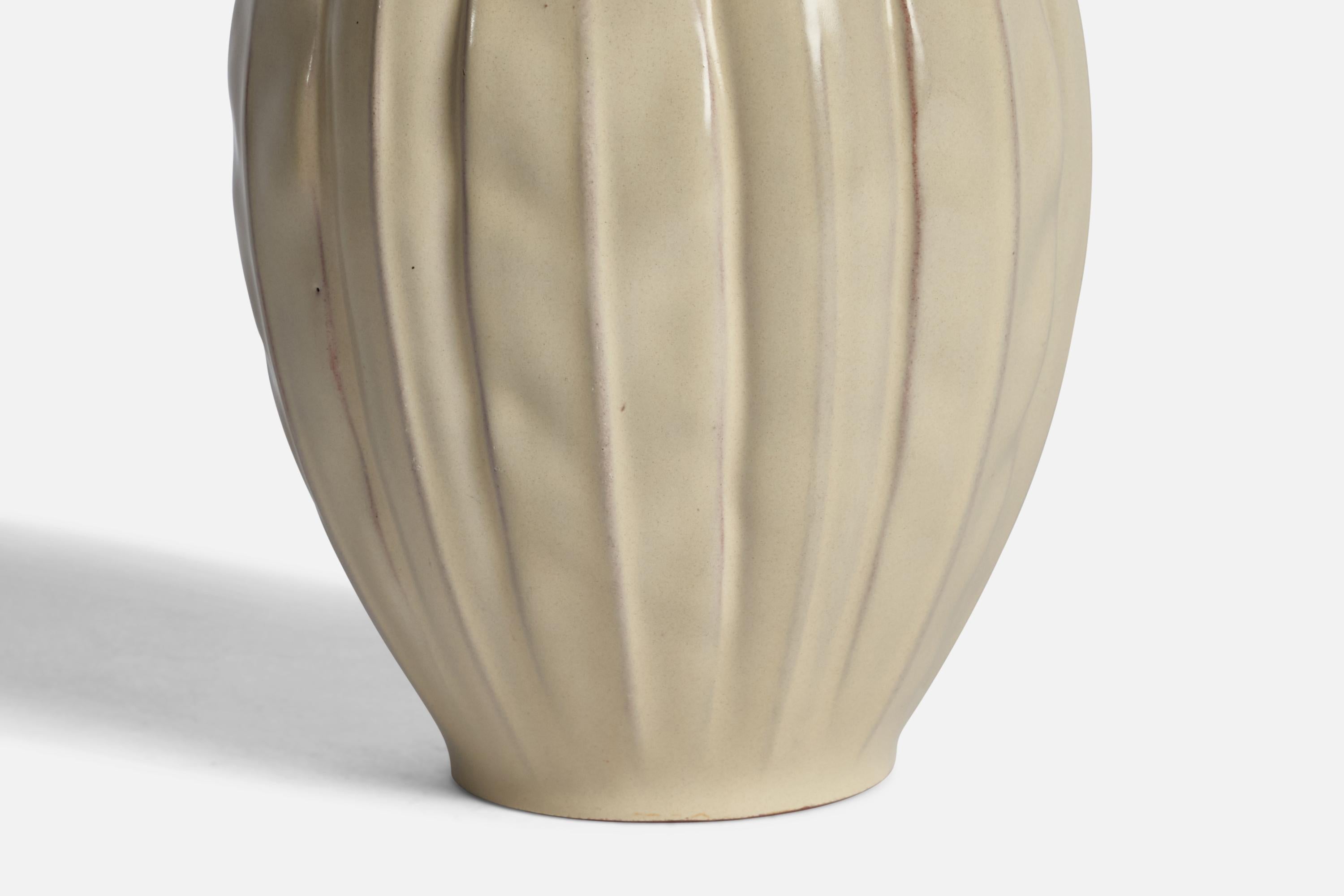 Anna-Lisa Thomson, Vase, Earthenware, Sweden, 1930s In Good Condition For Sale In High Point, NC