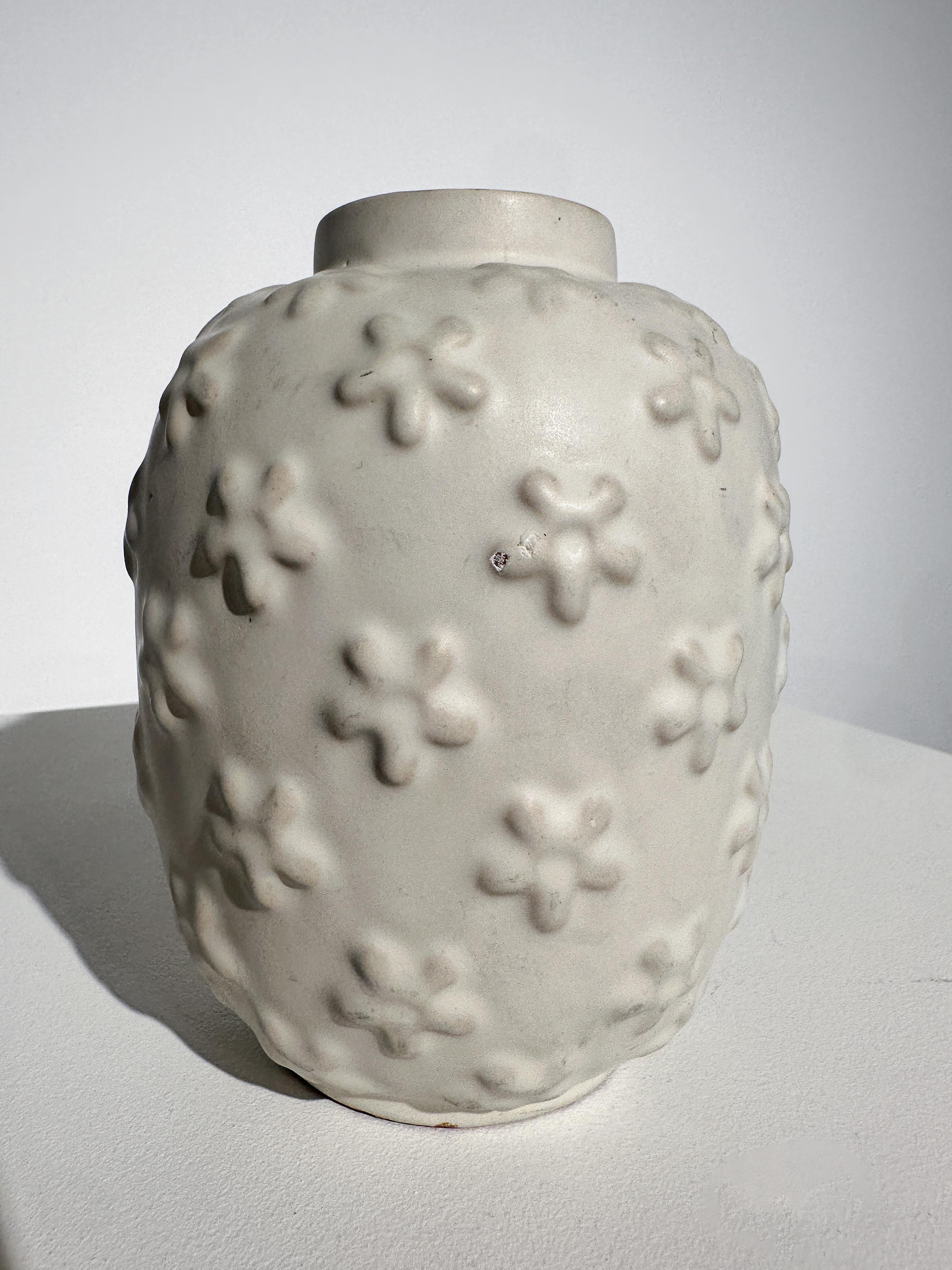 Hand-Crafted Anna Lisa Thomson Vase Ekeby Sweden Flower Relief White Glaze15  1930s For Sale