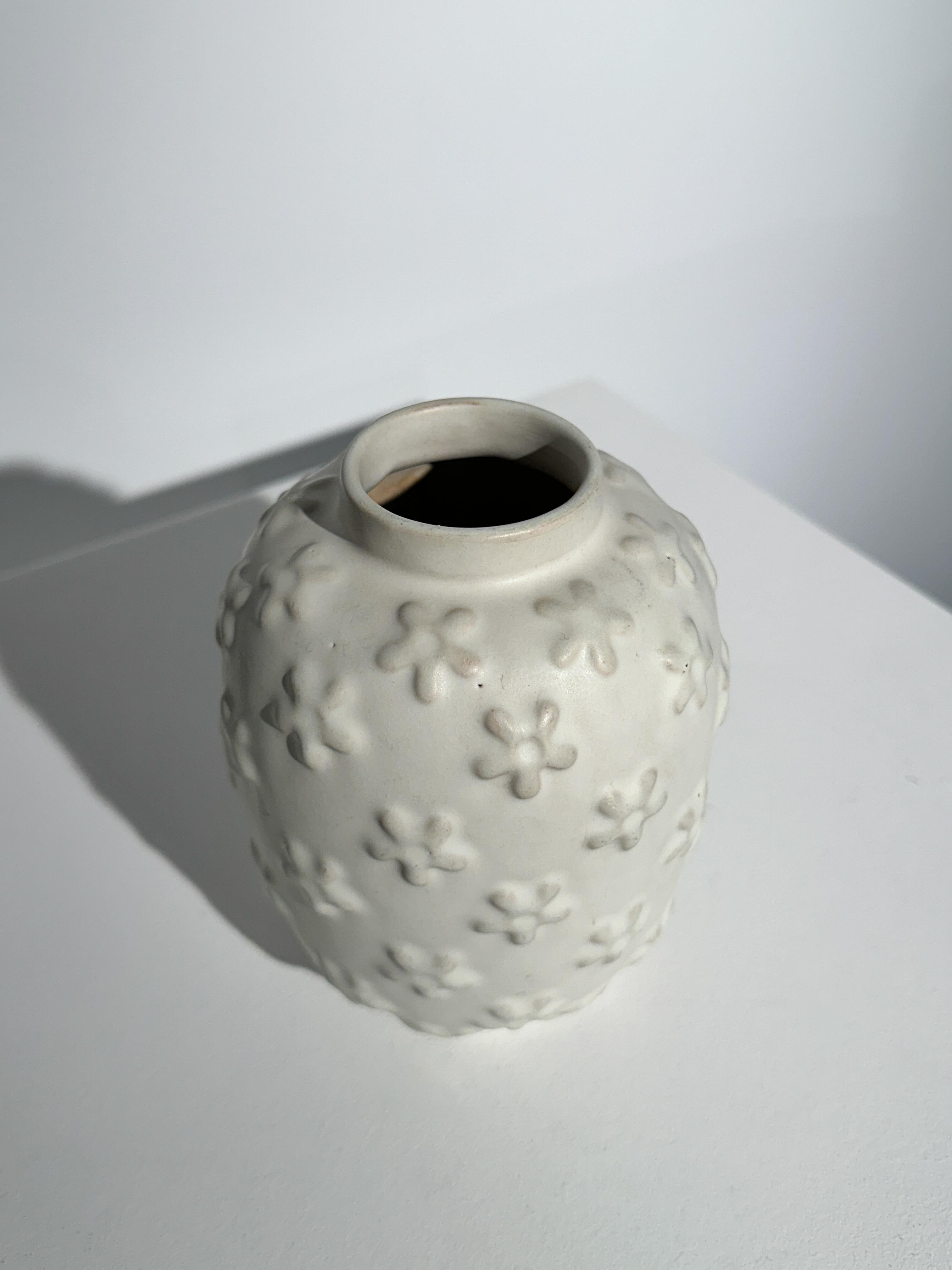 Mid-20th Century Anna Lisa Thomson Vase Ekeby Sweden Flower Relief White Glaze15  1930s For Sale