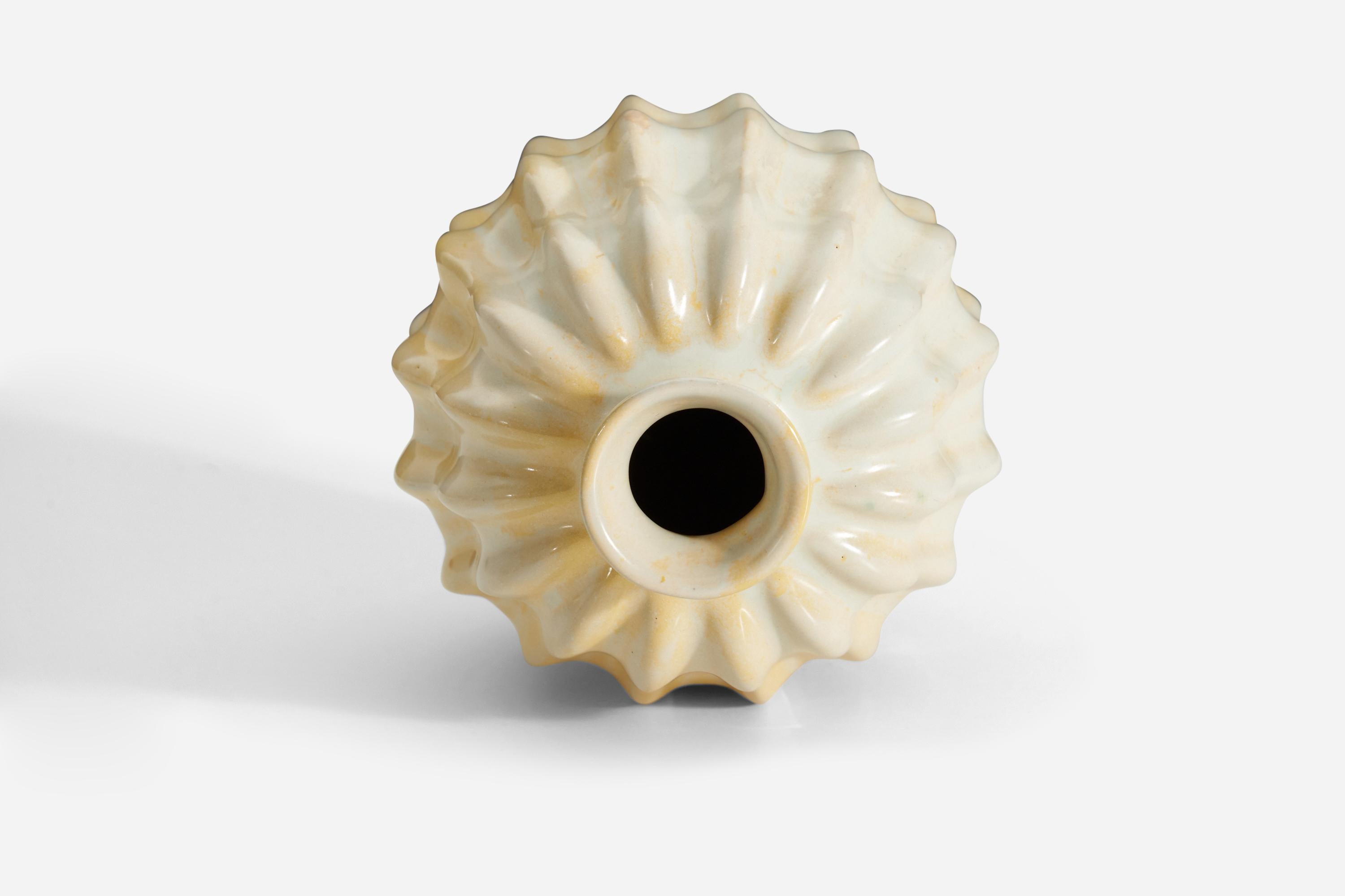 Anna-Lisa Thomson, Vase, Glazed Ceramic, Upsala-Ekeby Sweden 1940s In Good Condition In High Point, NC