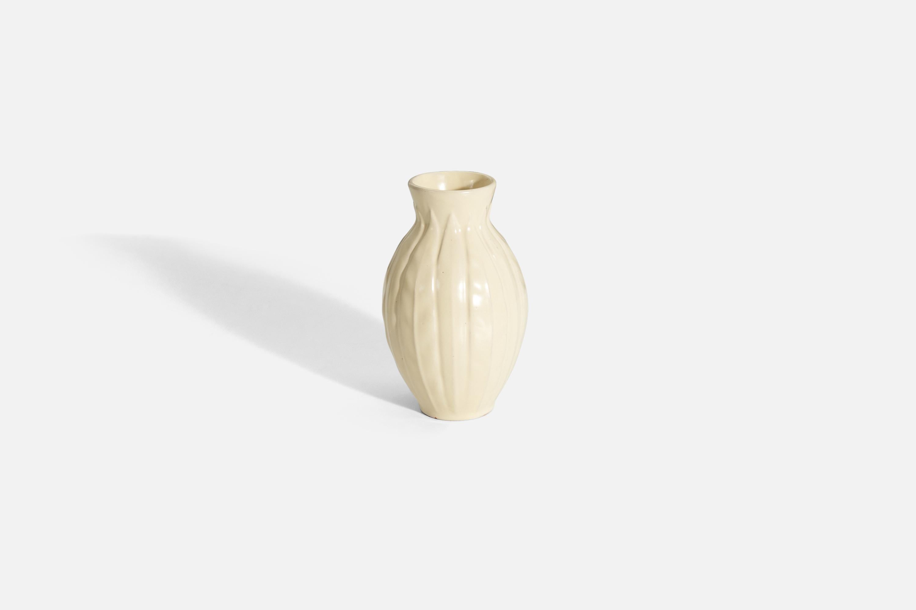 Anna-Lisa Thomson, Vase, Glazed Ceramic, Upsala-Ekeby Sweden 1940s In Good Condition For Sale In High Point, NC