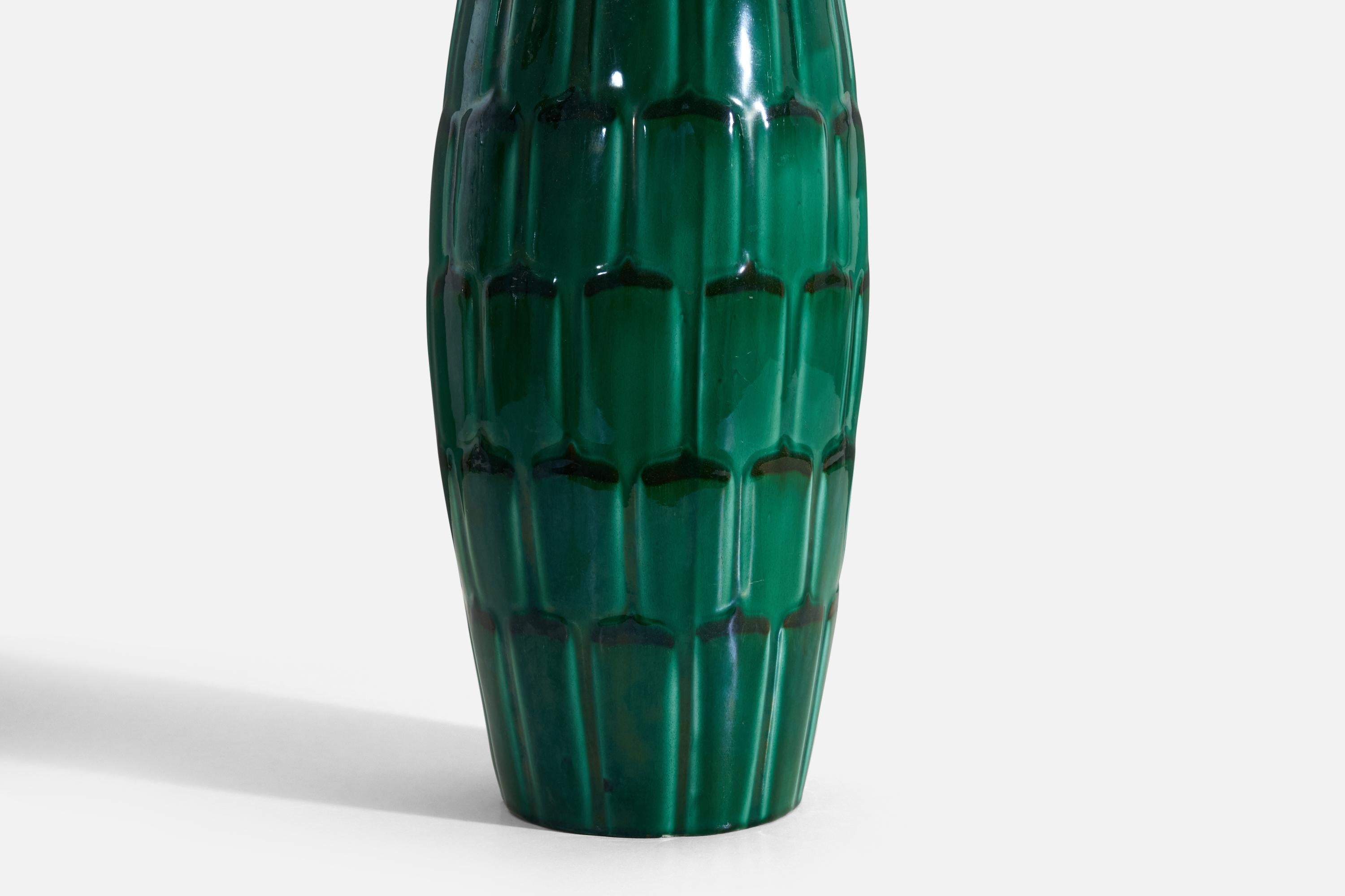 Suédois Vase Anna-Lisa Thomson, en faïence émaillée verte, Upsala-Ekeby Suède, années 1940 en vente