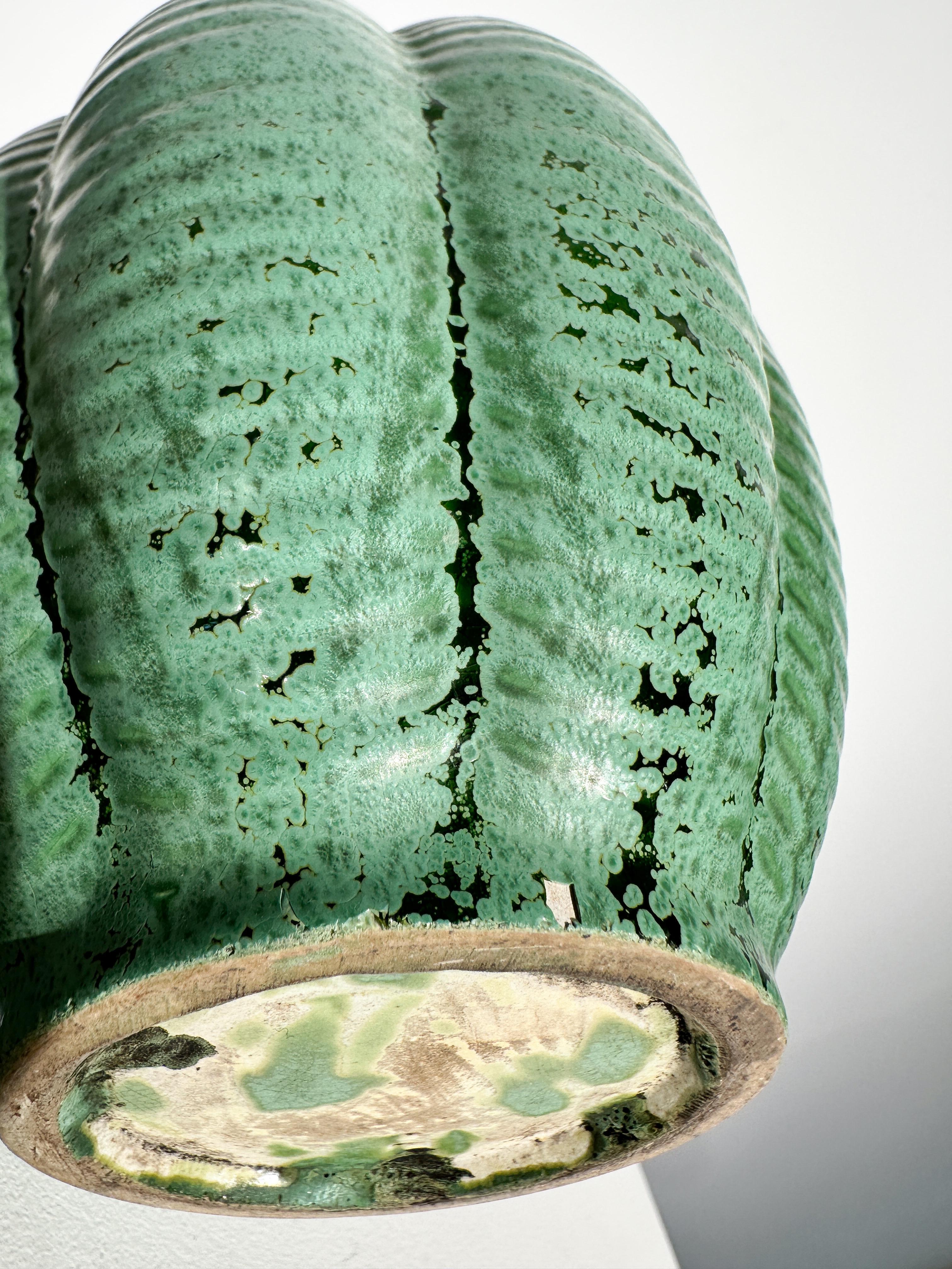 Anna-Lisa Thomson Jarrón Verde Relieve Ekeby Suecia Años 30 en venta 4