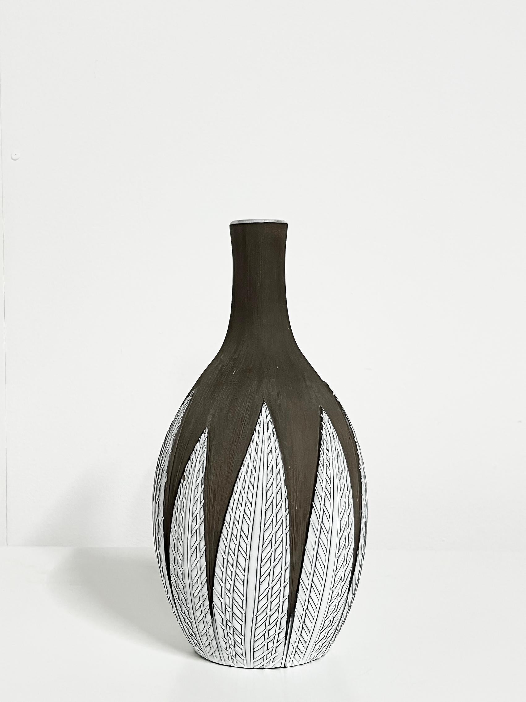 Scandinave moderne Vase Anna-Lisa Thomson « Paprika » produit par Upsala Ekeby, Suède, années 1950 en vente