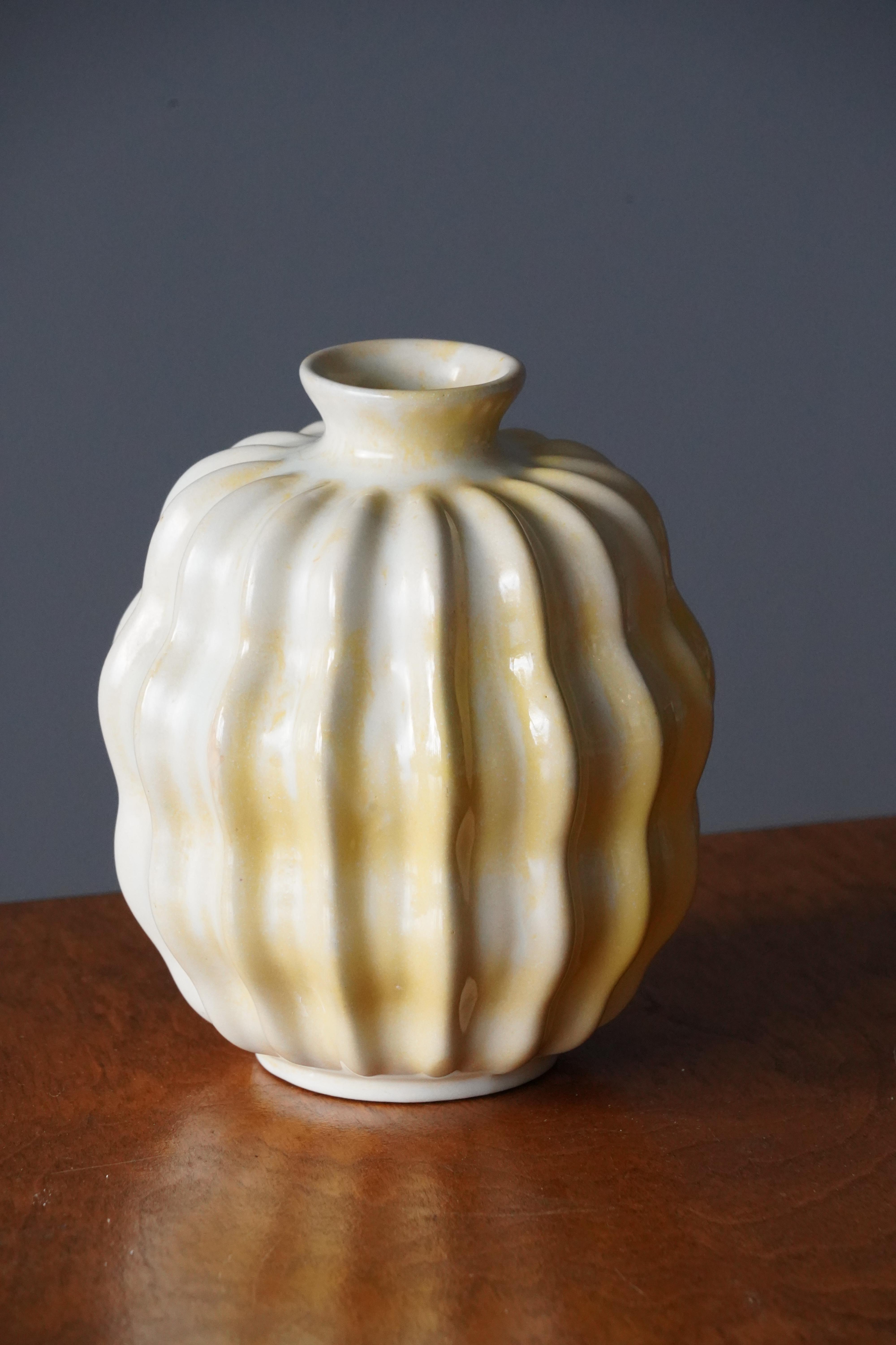 Organic Modern Anna-Lisa Thomson, Vase, White / Yellow Glazed Ceramic Upsala-Ekeby Sweden 1940s