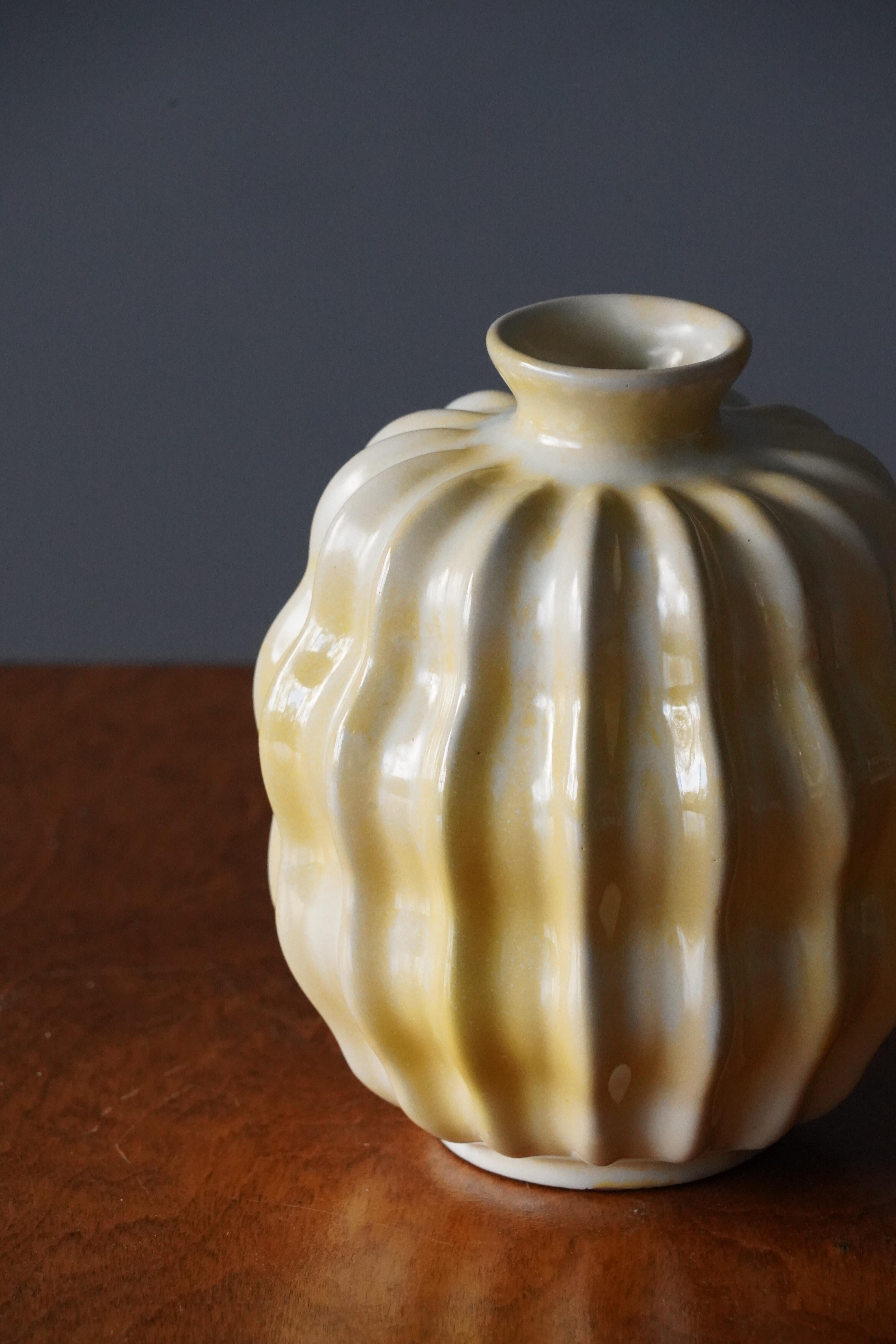 Swedish Anna-Lisa Thomson, Vase, White / Yellow Glazed Ceramic Upsala-Ekeby Sweden 1940s
