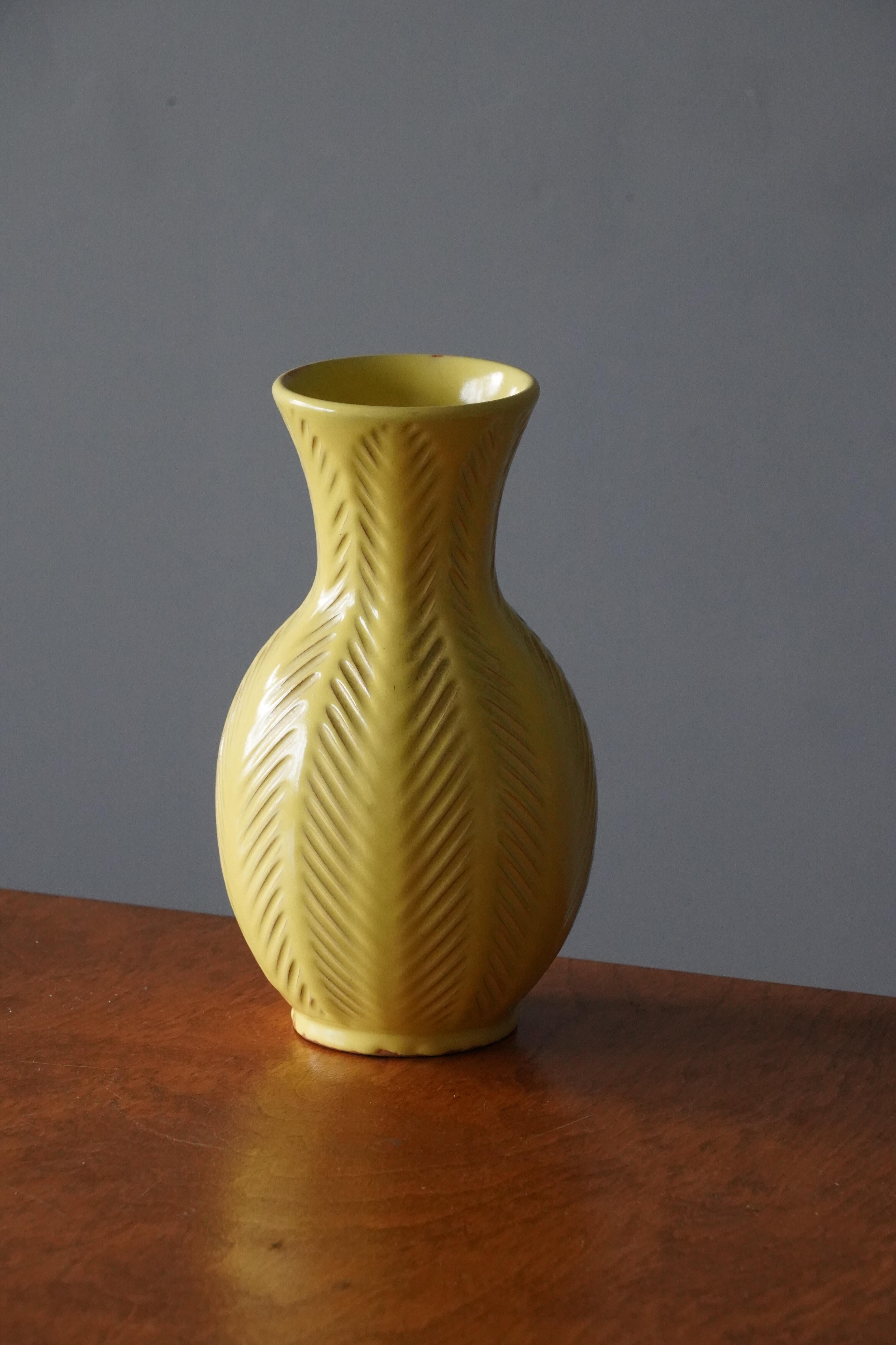 Organic Modern Anna-Lisa Thomson, Vase, Yellow Glazed Incised Ceramic Upsala-Ekeby Sweden 1940s
