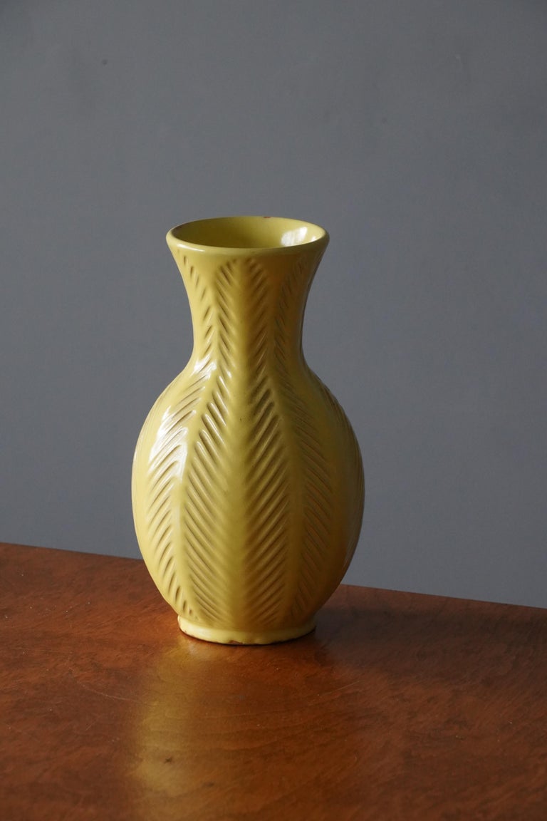 Organic Modern Anna-Lisa Thomson, Vase, Yellow Glazed Incised Ceramic Upsala-Ekeby Sweden 1940s For Sale