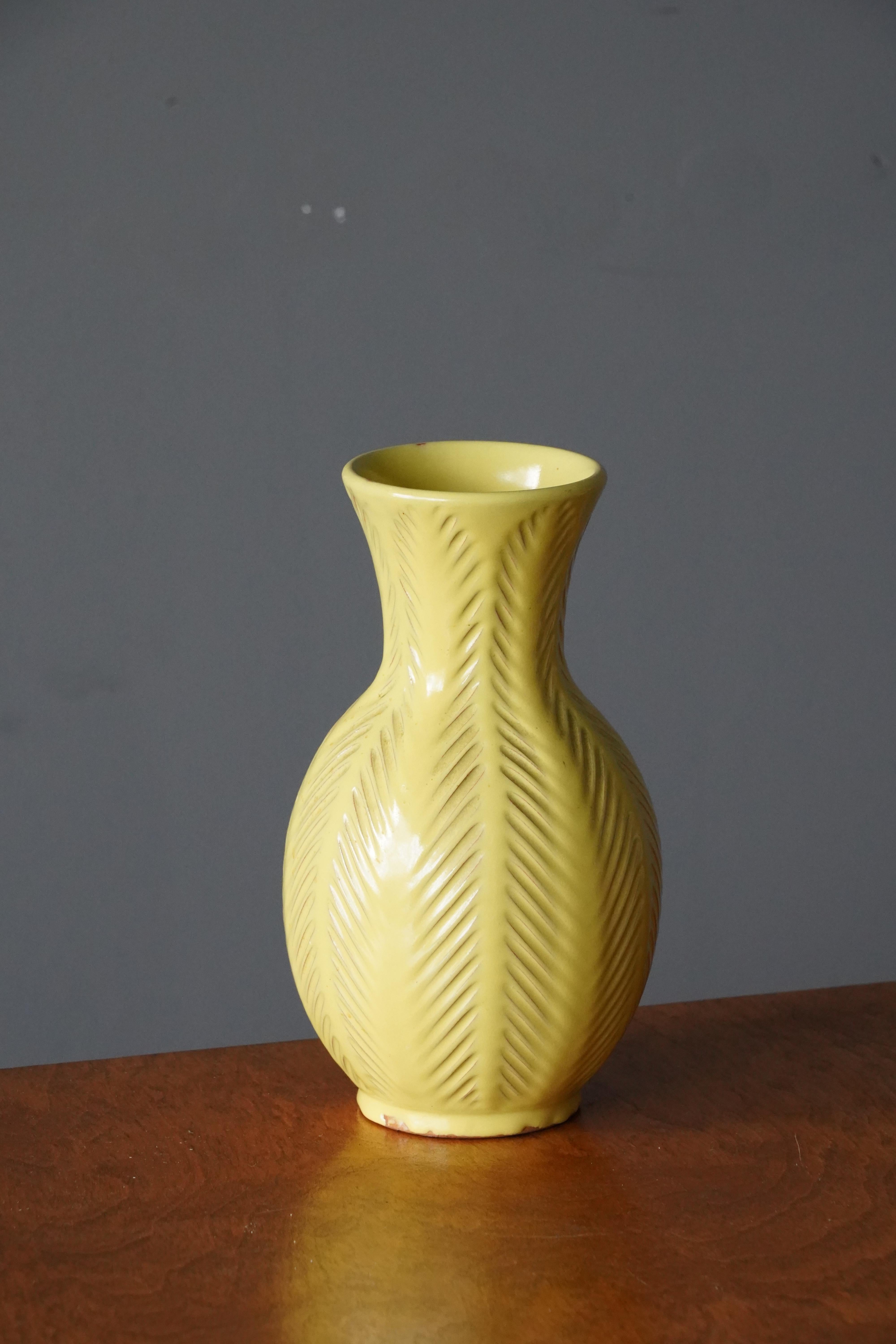 Swedish Anna-Lisa Thomson, Vase, Yellow Glazed Incised Ceramic Upsala-Ekeby Sweden 1940s