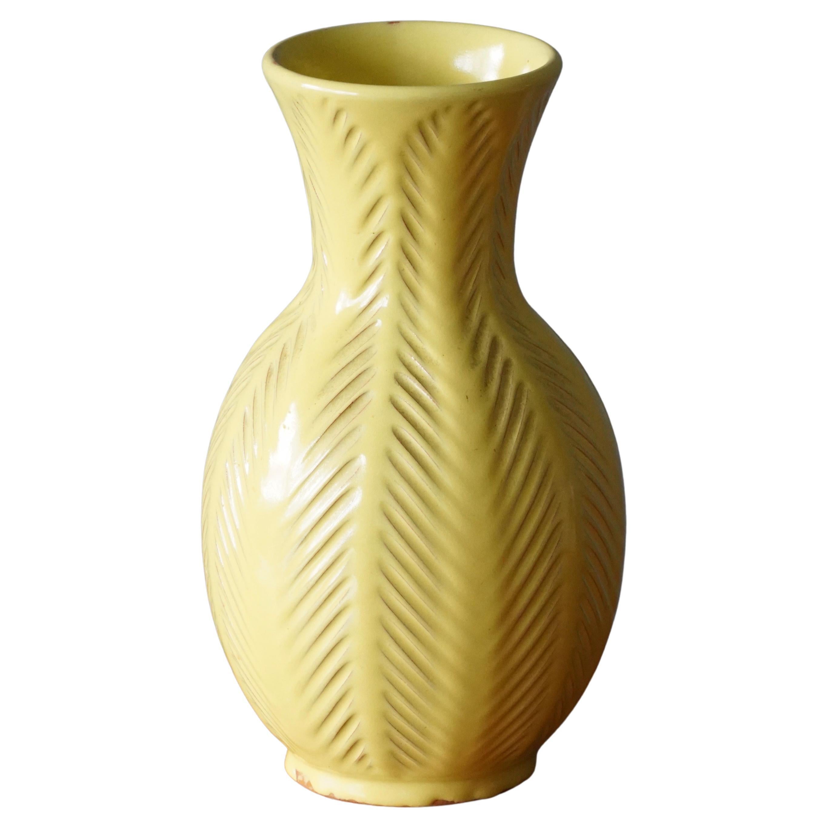 Anna-Lisa Thomson, Vase, Yellow Glazed Incised Ceramic Upsala-Ekeby Sweden 1940s