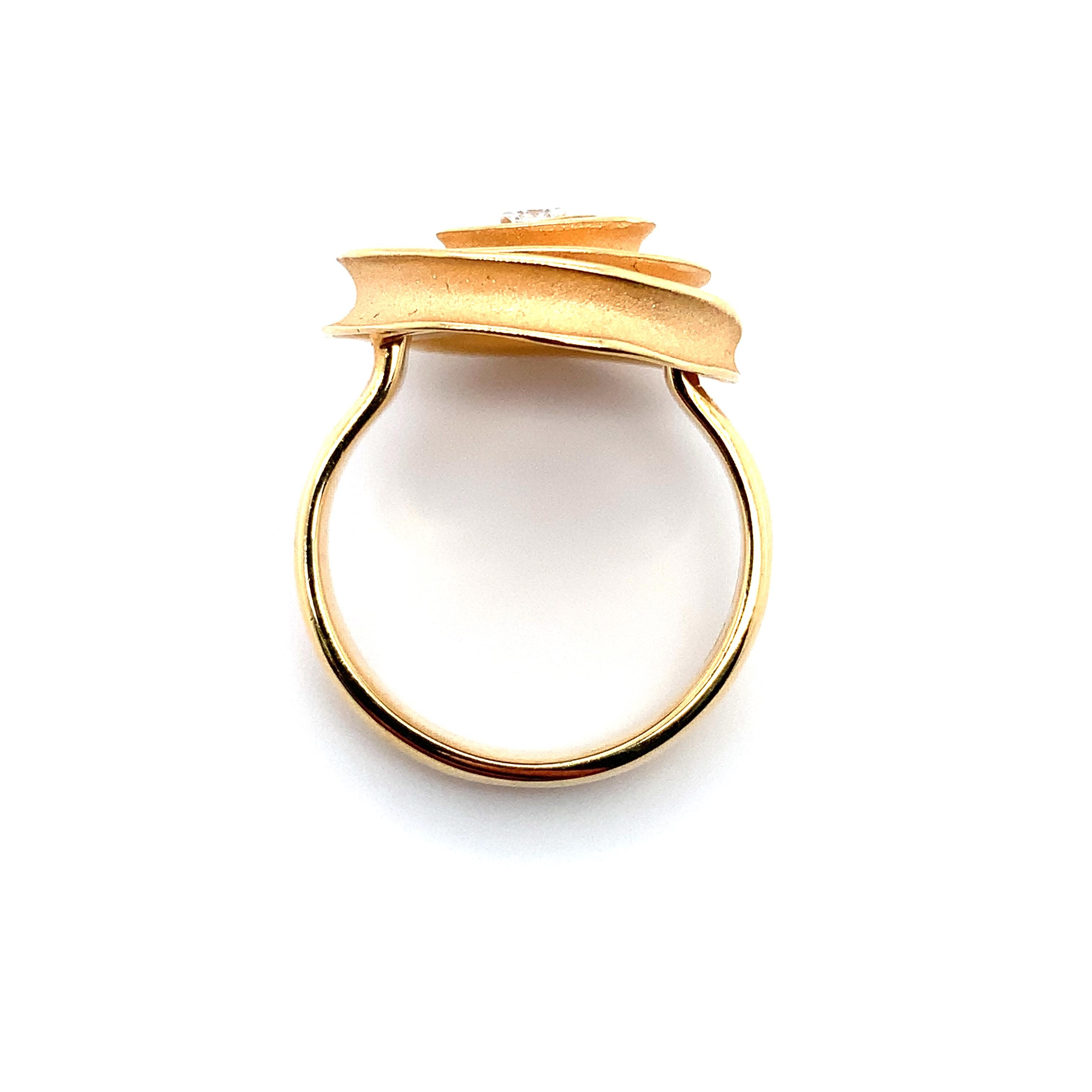 Contemporary Anna Maria Cammilli Dune Collection Florence Diamond Cockctail Ring 18k Gold For Sale