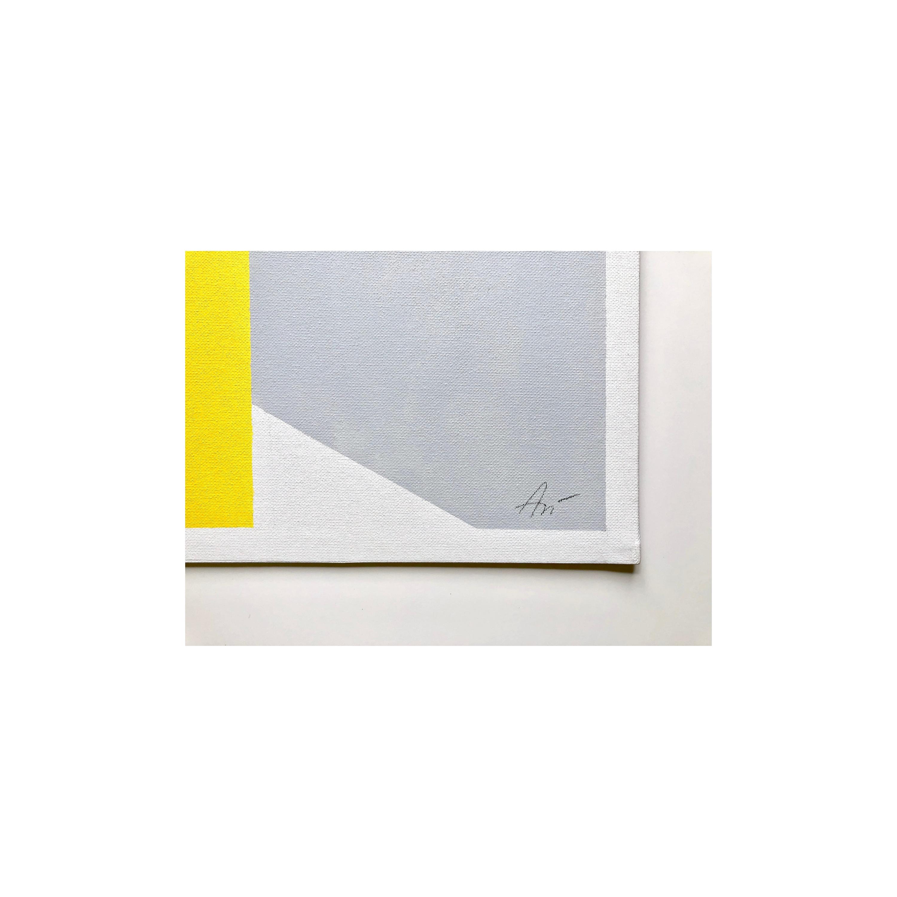 Geometrische Formen Gelbgrau & Schwarz (Beige), Abstract Painting, von Anna Medvedeva