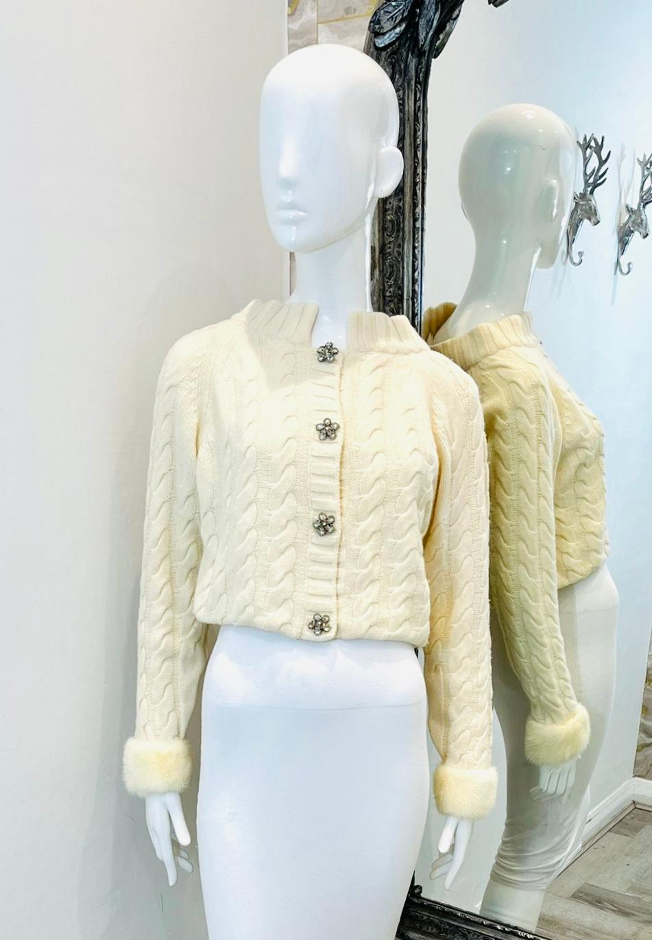 Anna Molinari Angora & Wool Fur Trimmed Cardigan

Ivory knitwear designed with crystal flower shaped button closure.

Detailed with fur trimmed cuffs and cropped fit.

Size – 42IT

Condition – Very Good

Composition – 73% Virgin Wool, 17% Polyamide,