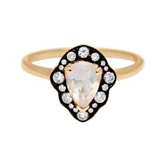 Anna Anna Sheffield 14k Gelbgold Regenbogen Mondstein & Diamant Kamelie Blütenblatt Ring