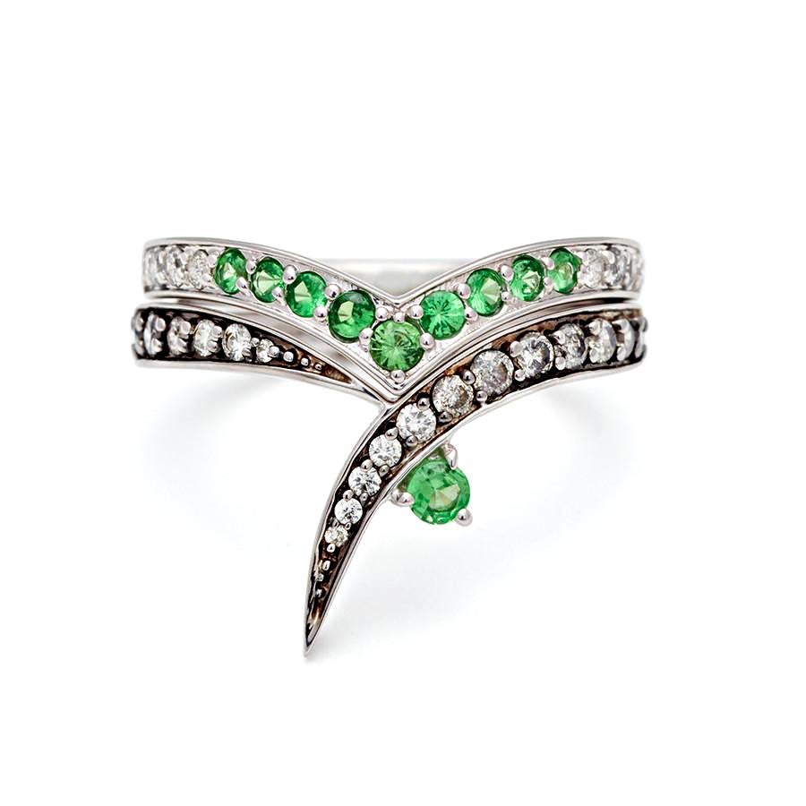 0.36ctw grey diamonds with tsavorite in 18k white gold.

A sweeping band of V-shaped gleaming white gold brings dynamic elegance to this Orbit band, inlaid with an ombre of luminous gems and diamonds.