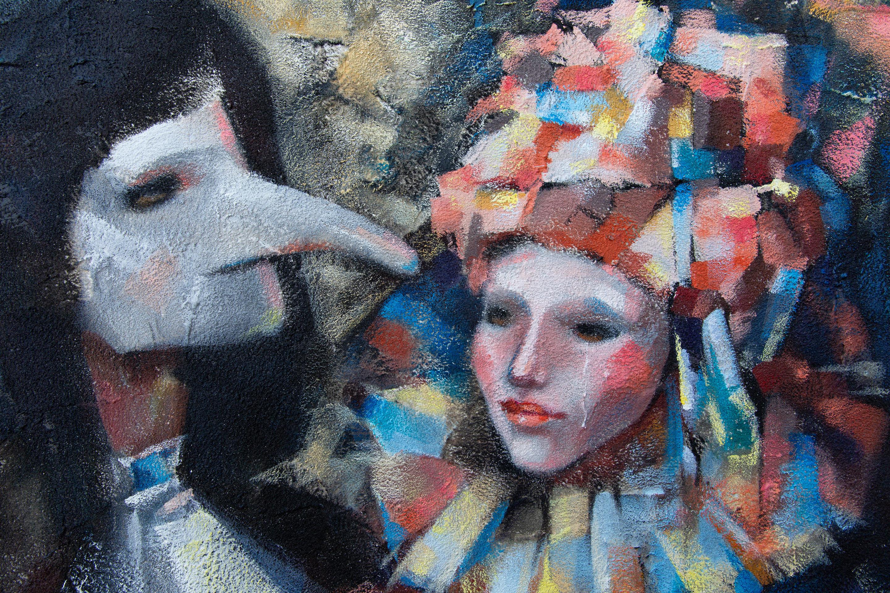 Un secret de deux. Portrait figuratif, Venise, carnaval, masque, horizontal - Noir Figurative Painting par Anna Shesterikova
