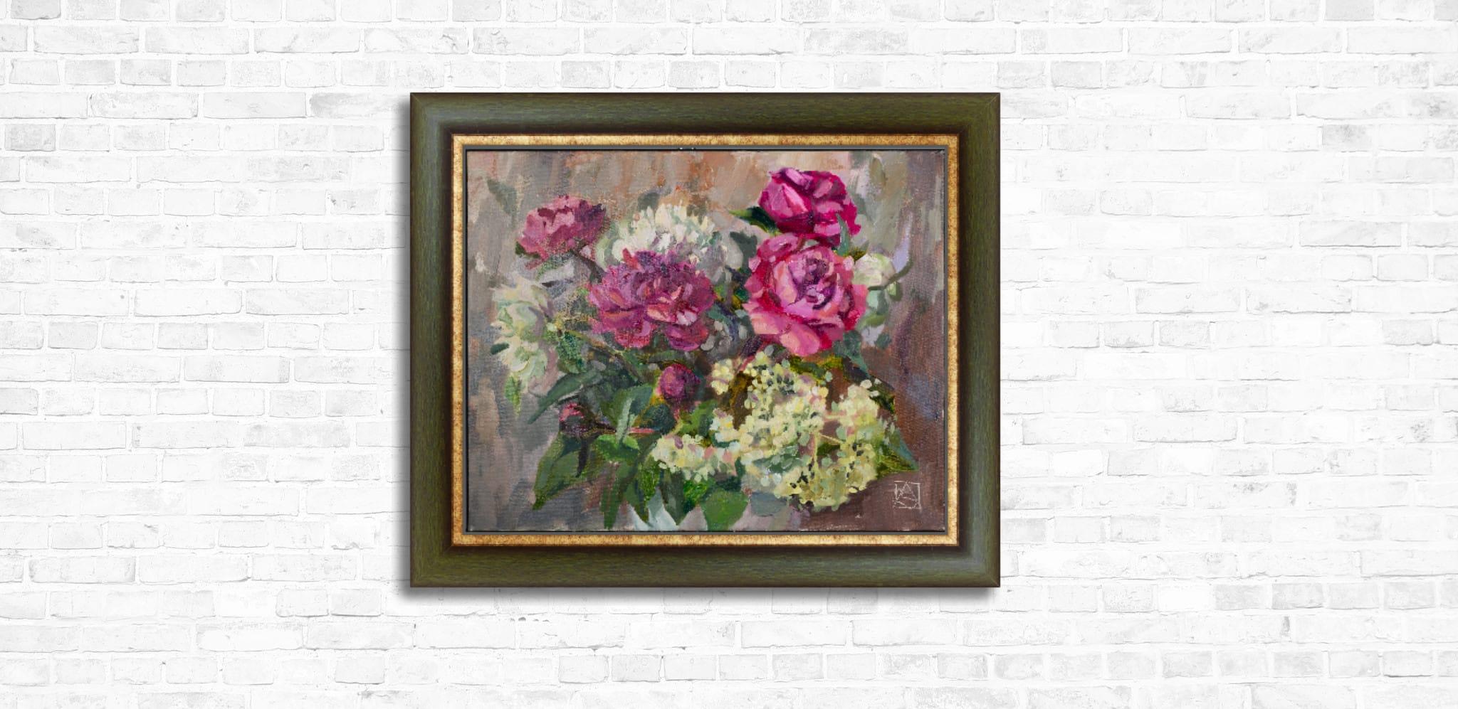 Blumenstrauß aus Pfingstrosen und Holunderbeeren (Grau), Still-Life Painting, von Anna Shesterikova