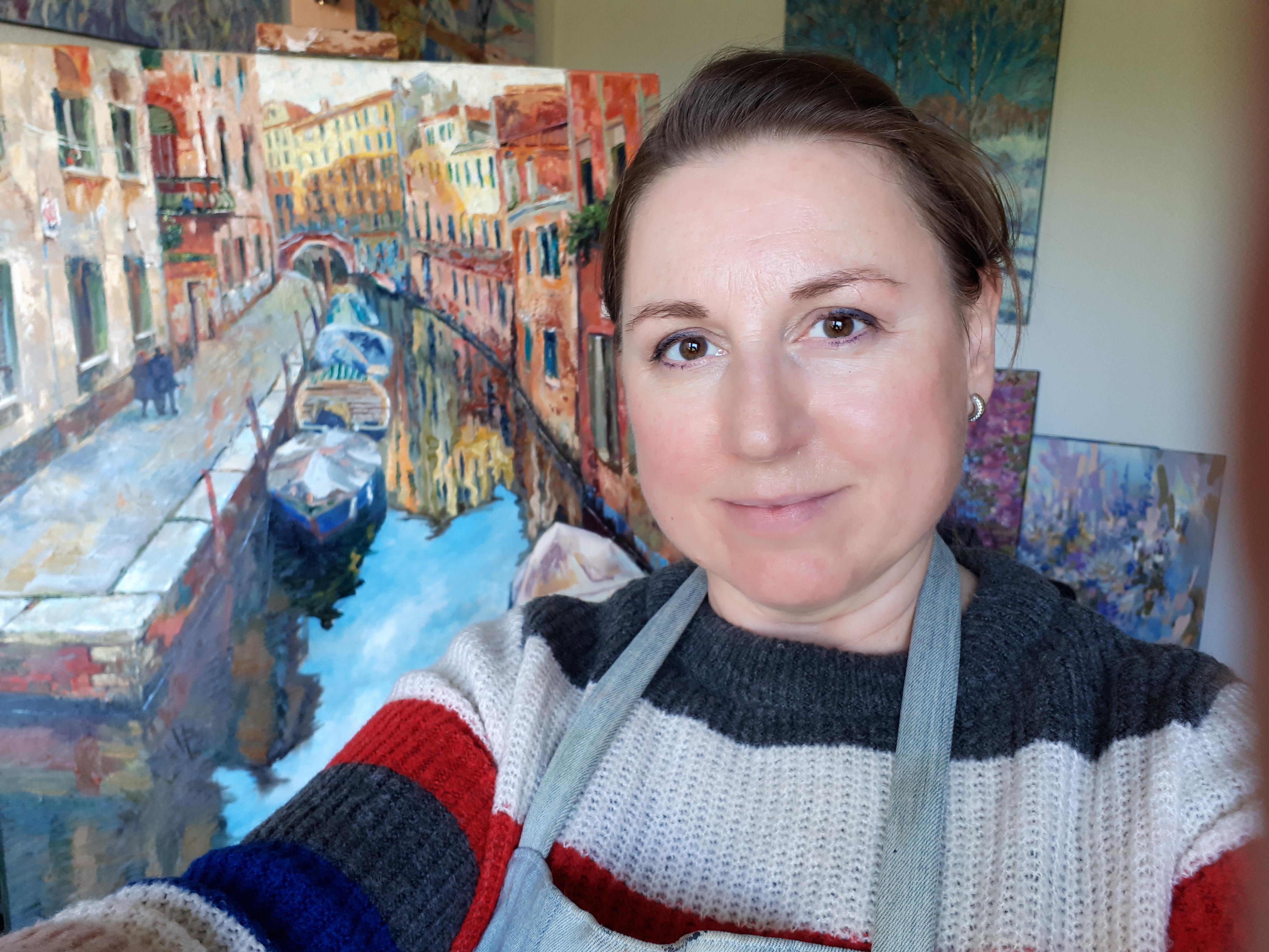 Channel in Venice. Vertical landscape, impressionism, canals, Italy, boats. - Post-Impressionist Painting by Anna Shesterikova