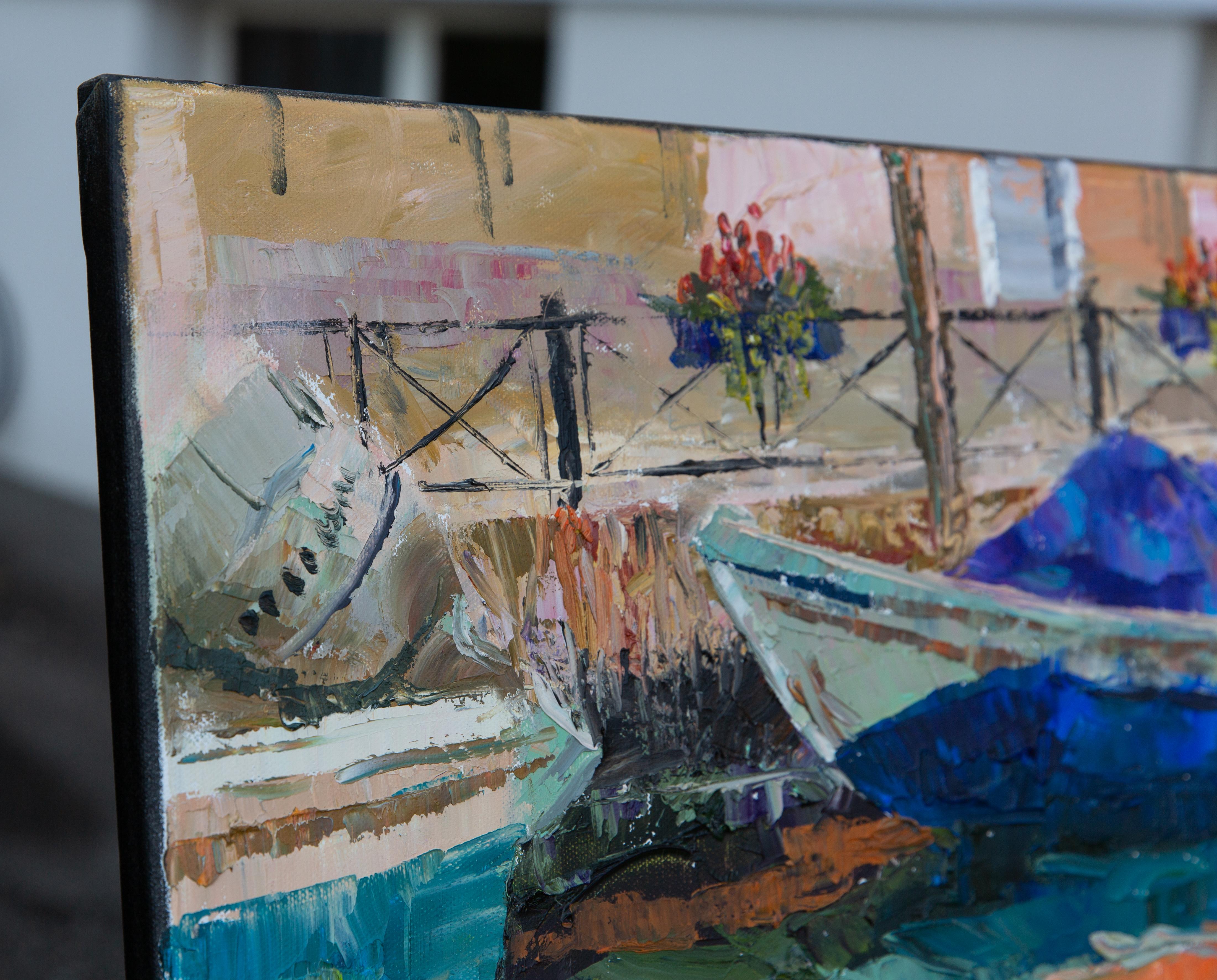 Riflesso arancione. Paesaggio orizzontale, impressionismo, Venezia, canale, barche. - Painting di Anna Shesterikova