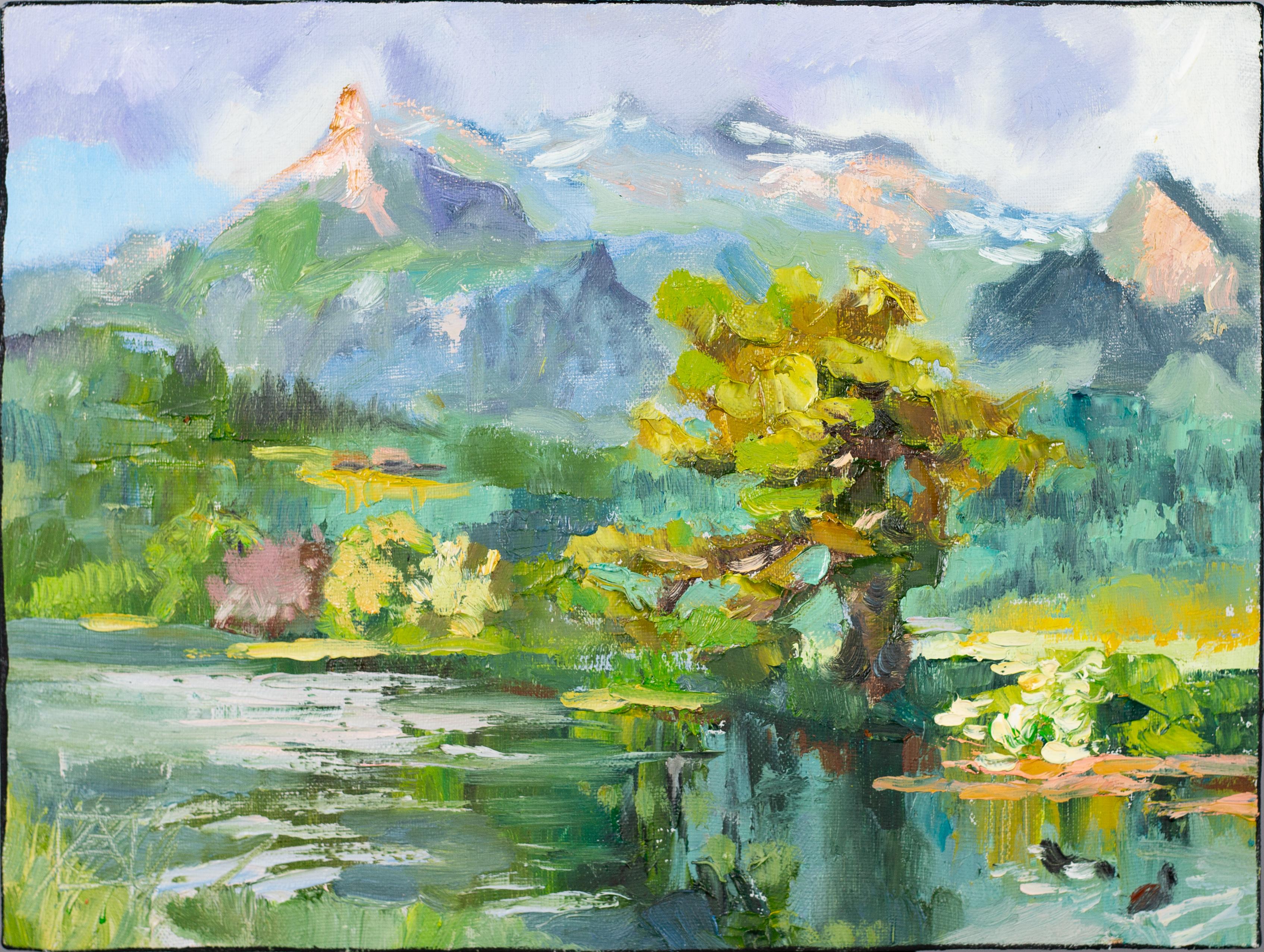 Kiefernbaum auf dem Flussufer. Kleine, horizontale Landschaft, klare Luft, Schweiz