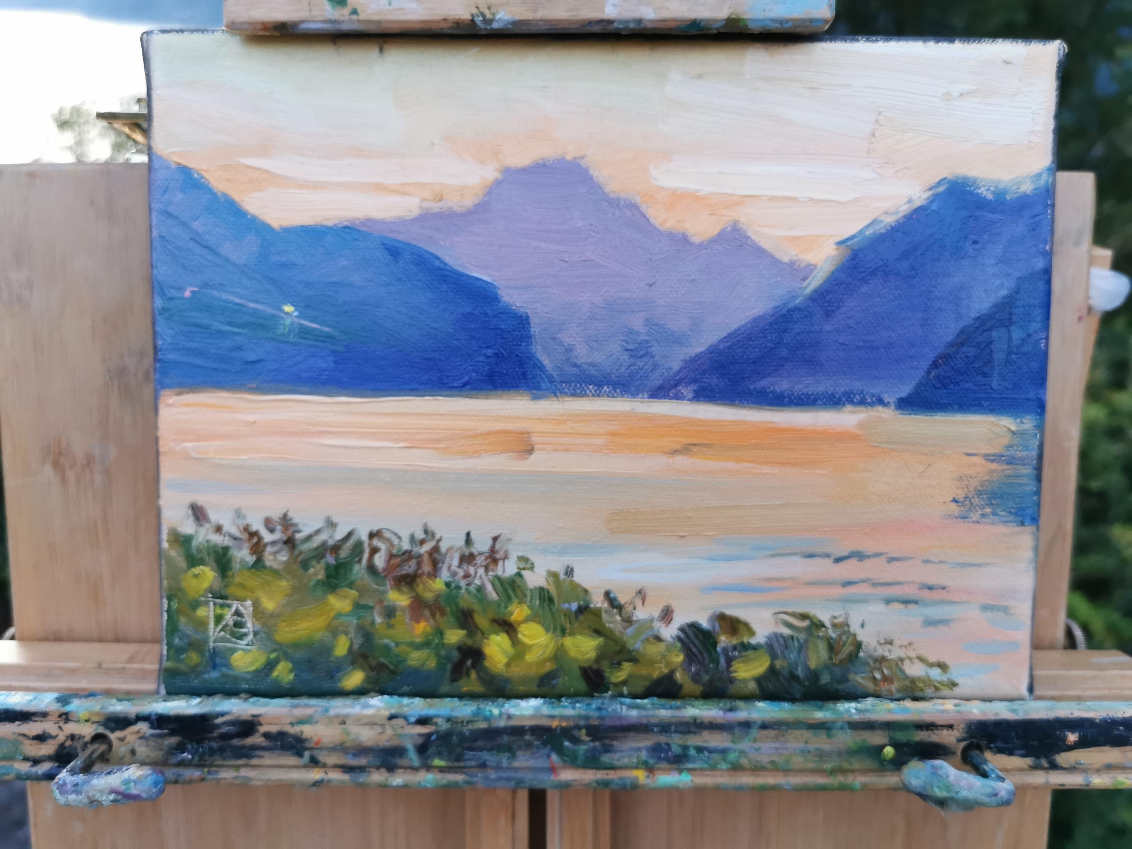 This work conveys the peaceful atmosphere of the Swiss lake Walensee at sunset. The warm ochre-gold tones of the sky and water create a glowing effect, as if nature itself is holding its breath. The dark silhouettes of the mountains emphasize the