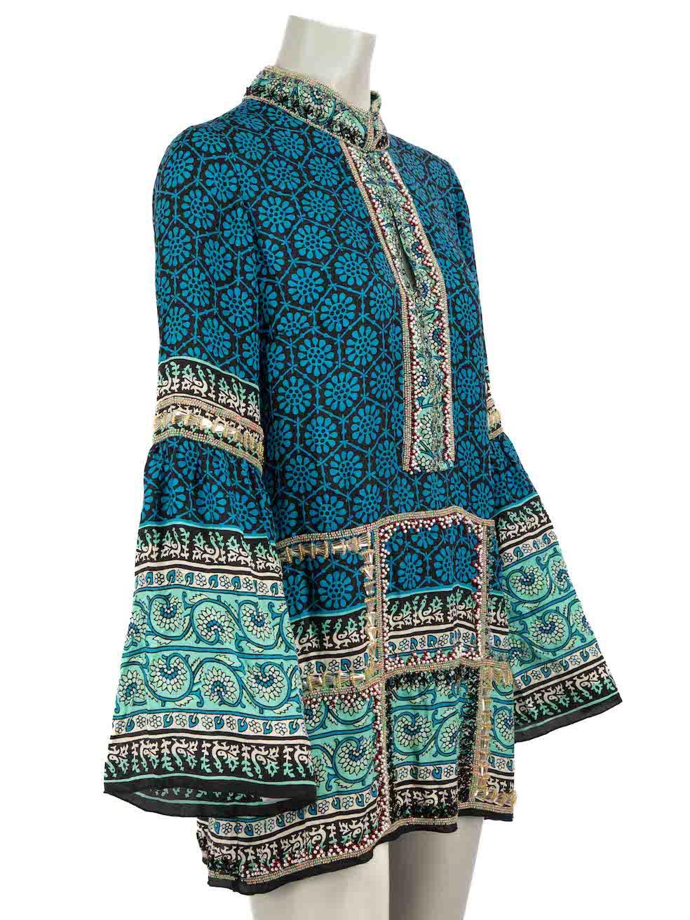 CONDIT ist sehr gut. Kaum sichtbare Abnutzungserscheinungen am Kleid sind bei diesem gebrauchten Anna Sui Designer-Wiederverkaufsartikel zu erkennen.
  
Einzelheiten 
Mehrfarbig 
Seide 
Tunika-Oberteil 
Ethnisch-orientalisches Muster 
V-Ausschnitt